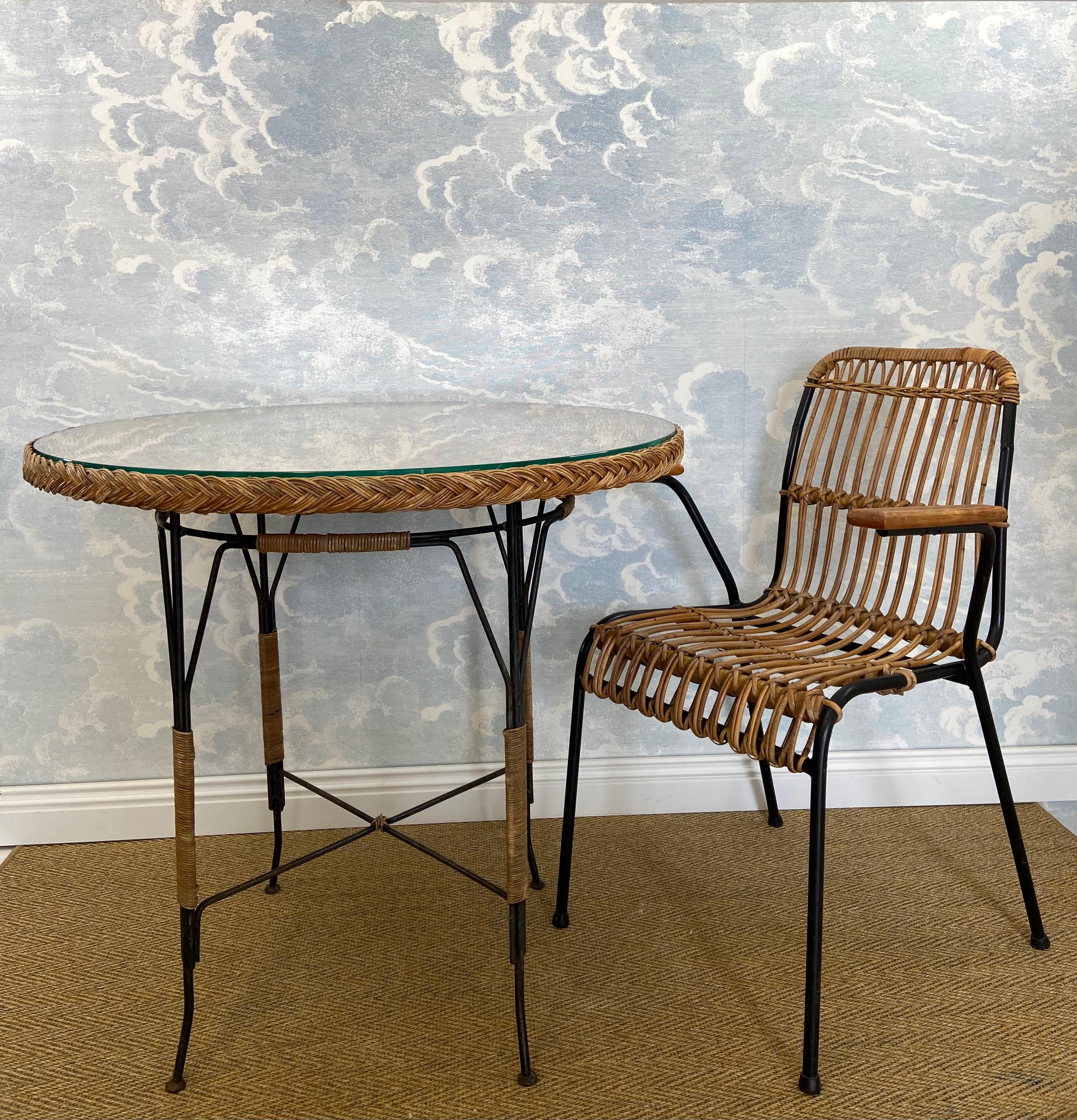 Round Rattan Wicker Table On Black Metal Frame with Glass Top, Germany, ca. 1920 For Sale 6