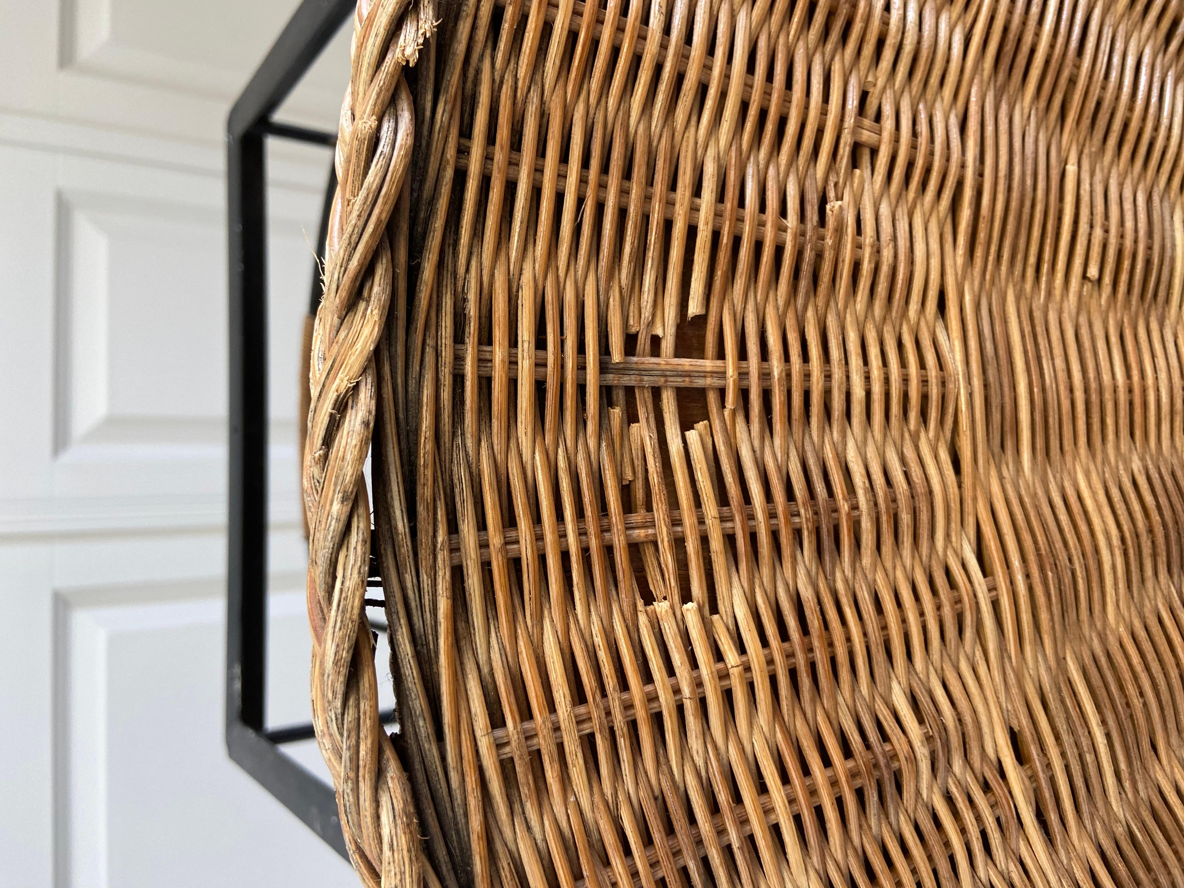 Round Rattan Wicker Table On Black Metal Frame with Glass Top, Germany, ca. 1920 For Sale 2