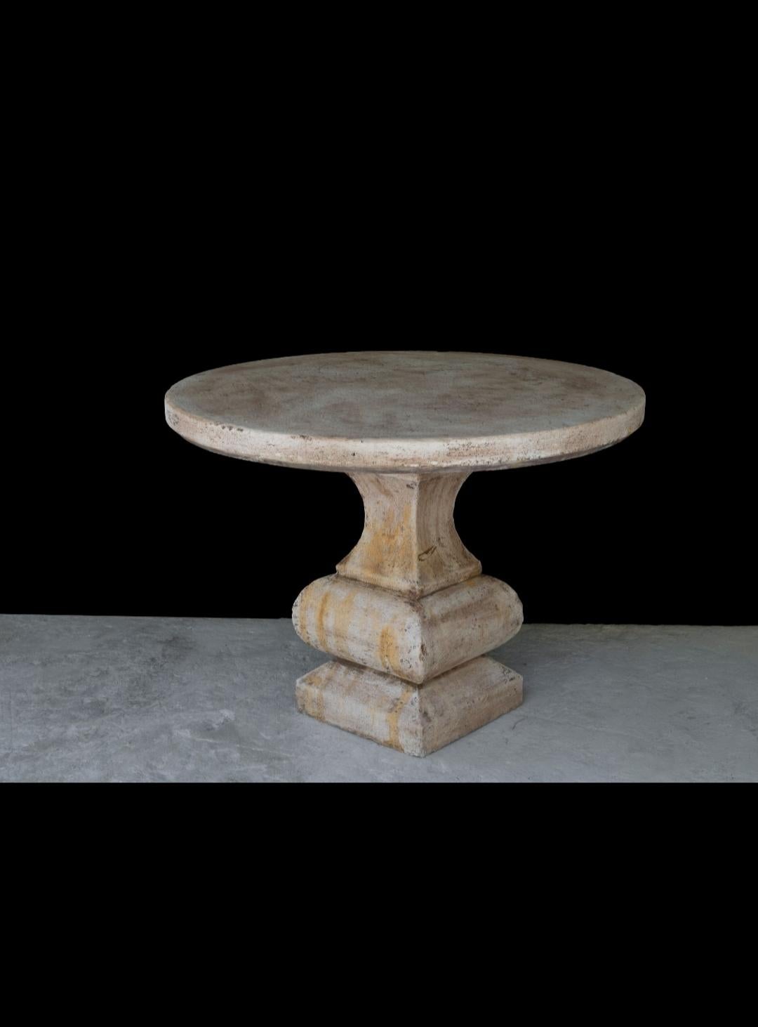 Mesa redonda de piedra antigua recuperada Italiano en venta