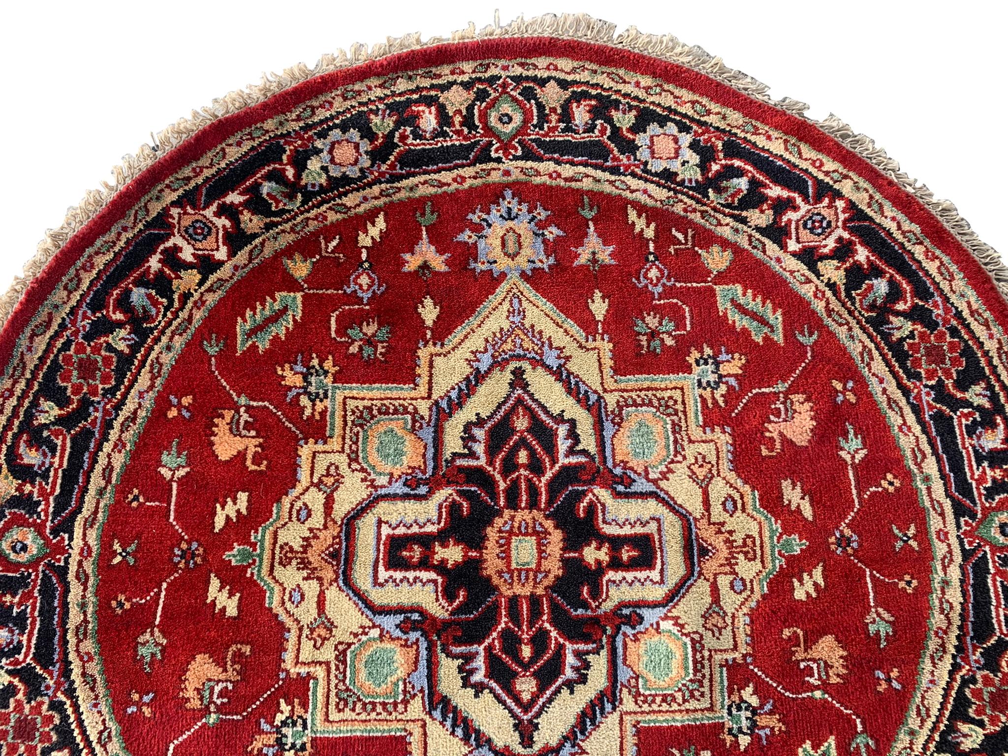 Runder roter Heriz (Heriz Serapi) im Angebot