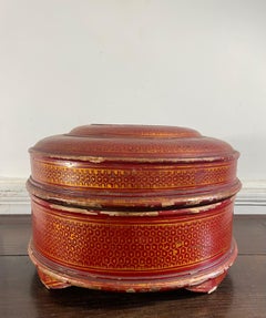 Runde rot lackierte und mit Blattgold bearbeitete Dose - China 19. Qing Dynasty