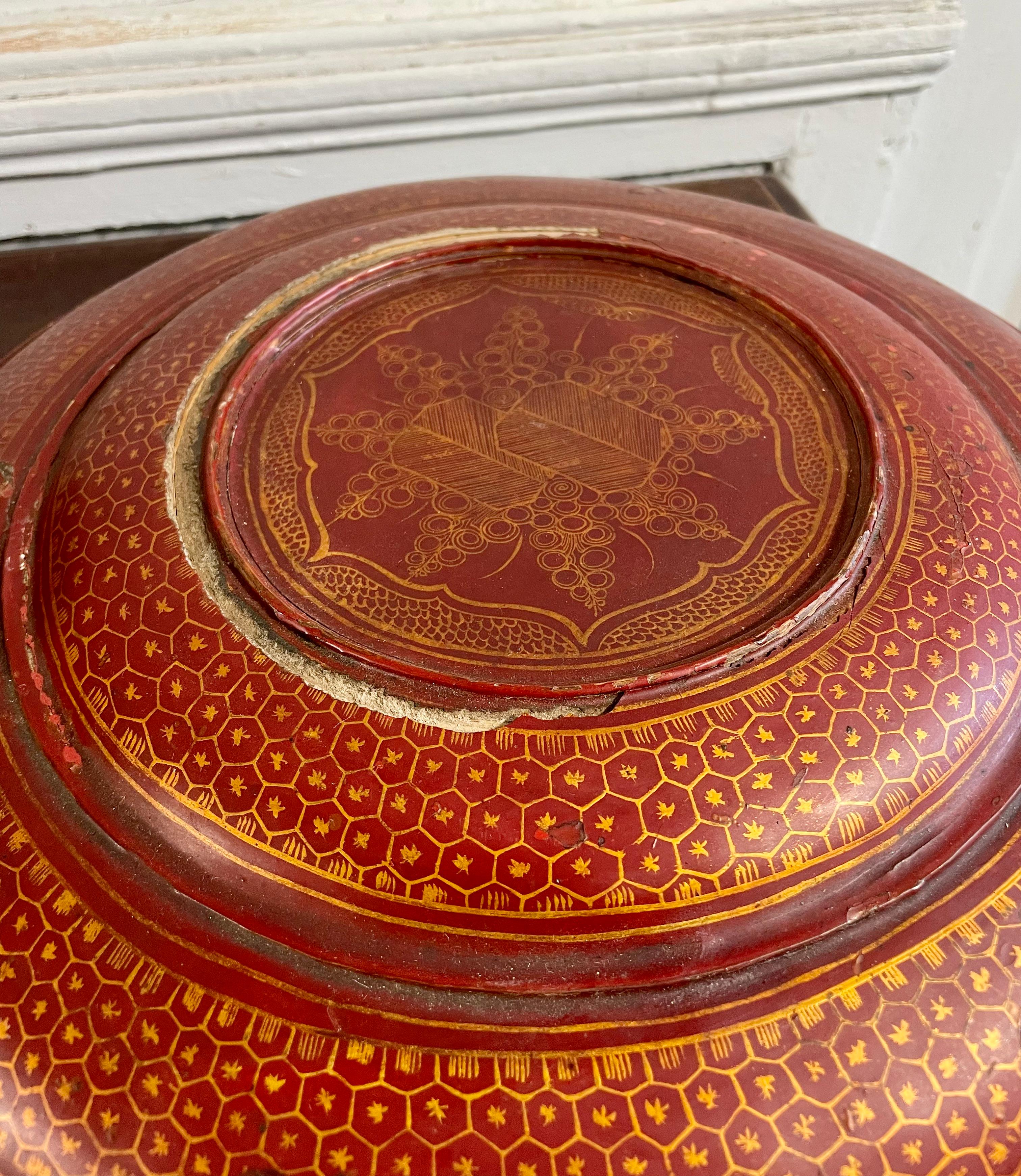 Round red lacquered and gold leaf work box - China 19th Qing Dynasty For Sale 2