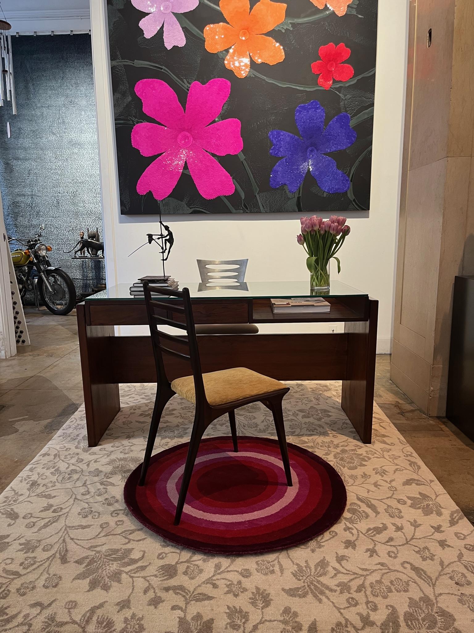 Tappeto rotondo rosso rosa pop in seta e lana Brad Bullseye di Joseph Carini in vendita 4