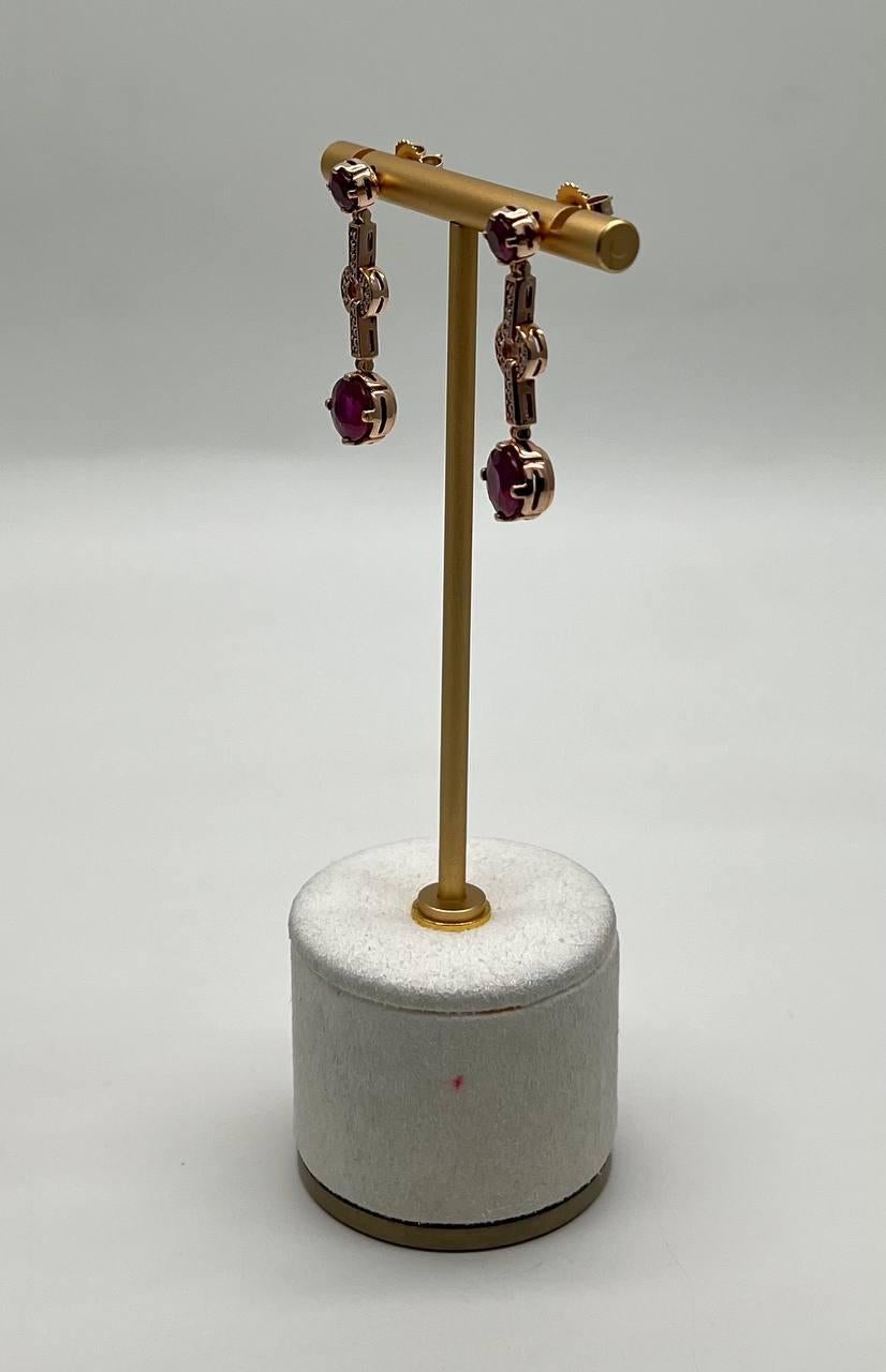 Taglio rotondo Orecchini a goccia tondi in oro rosa 14K con diamante rosso e rubino in vendita