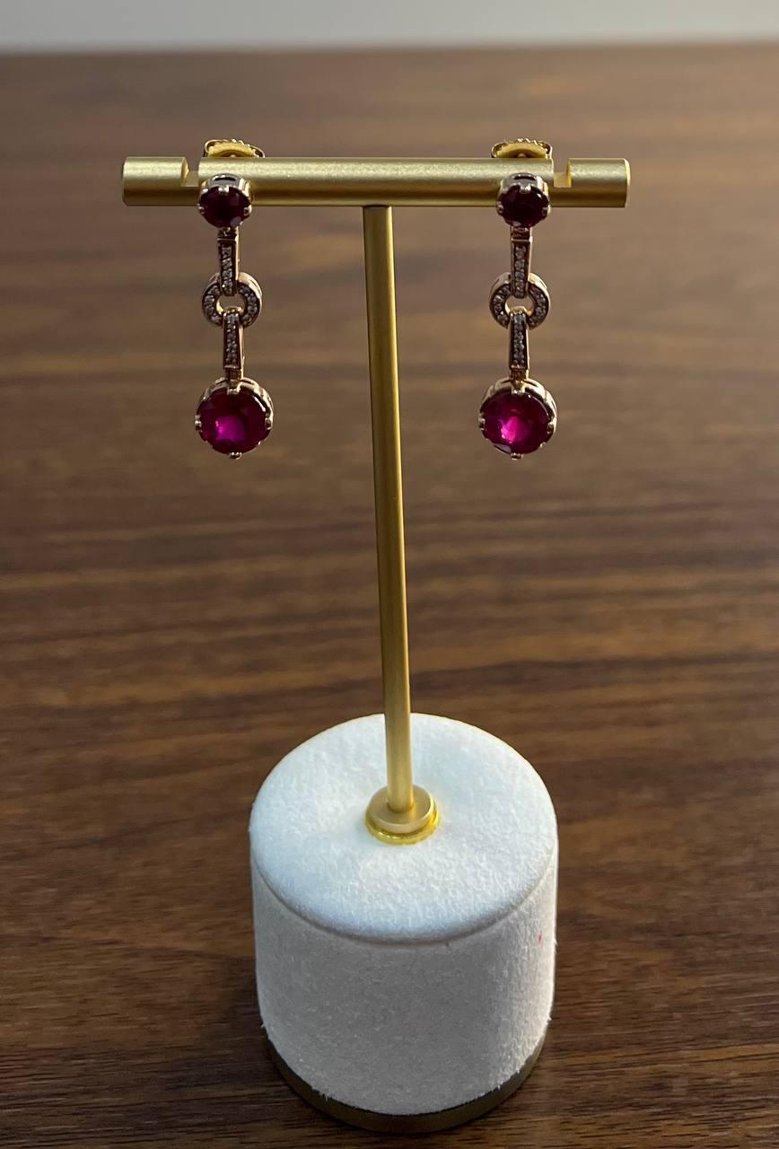 Orecchini a goccia tondi in oro rosa 14K con diamante rosso e rubino in vendita 1