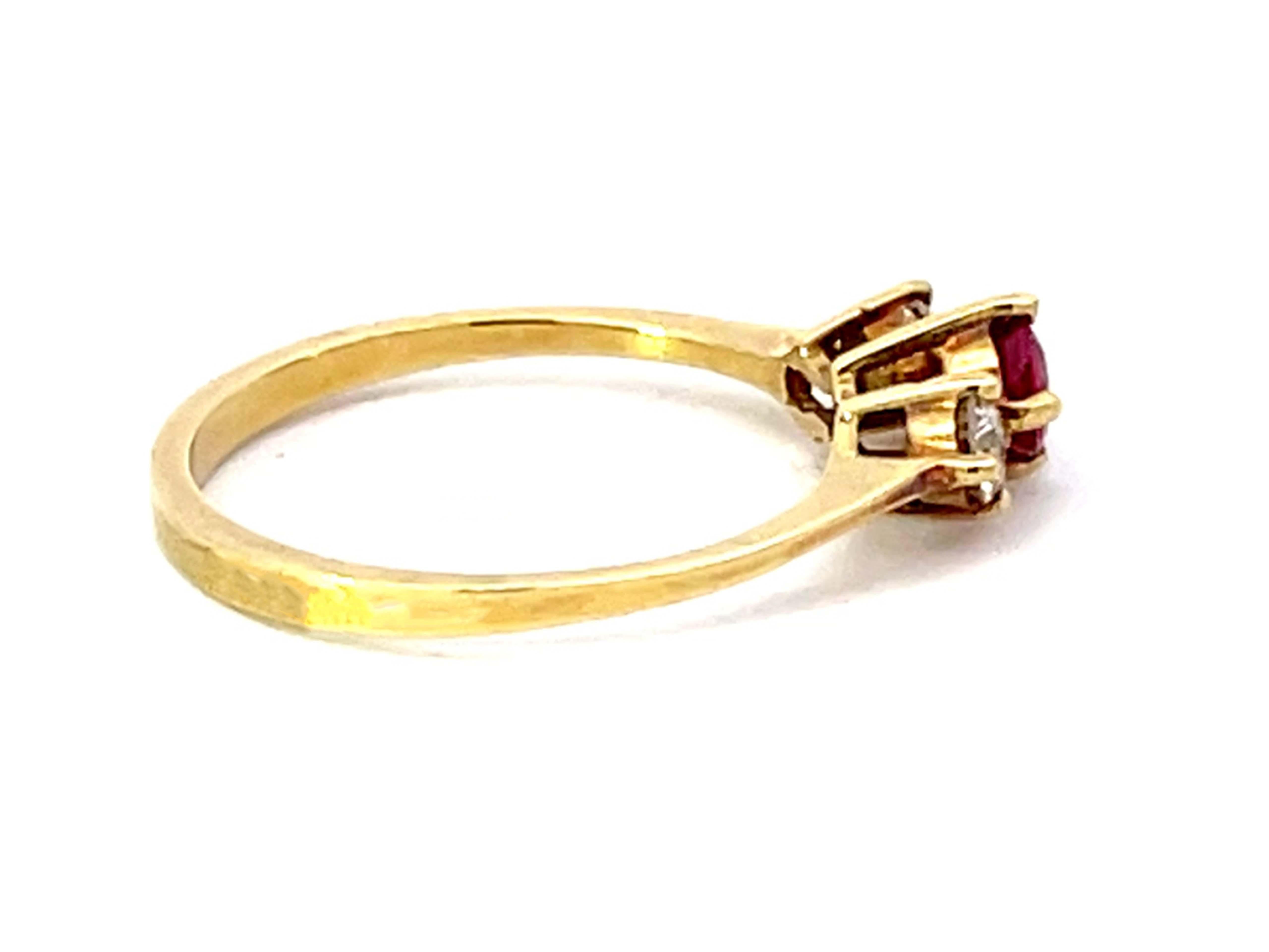 Round Red Ruby and Diamond Ring 14k Yellow Gold In Excellent Condition For Sale In Honolulu, HI