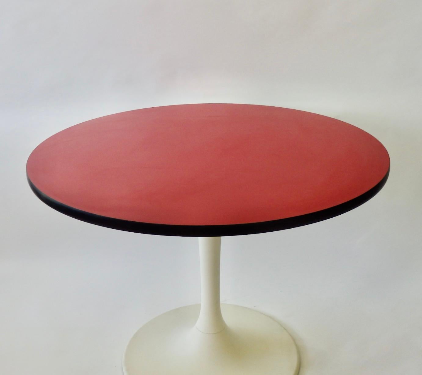 red round dining table