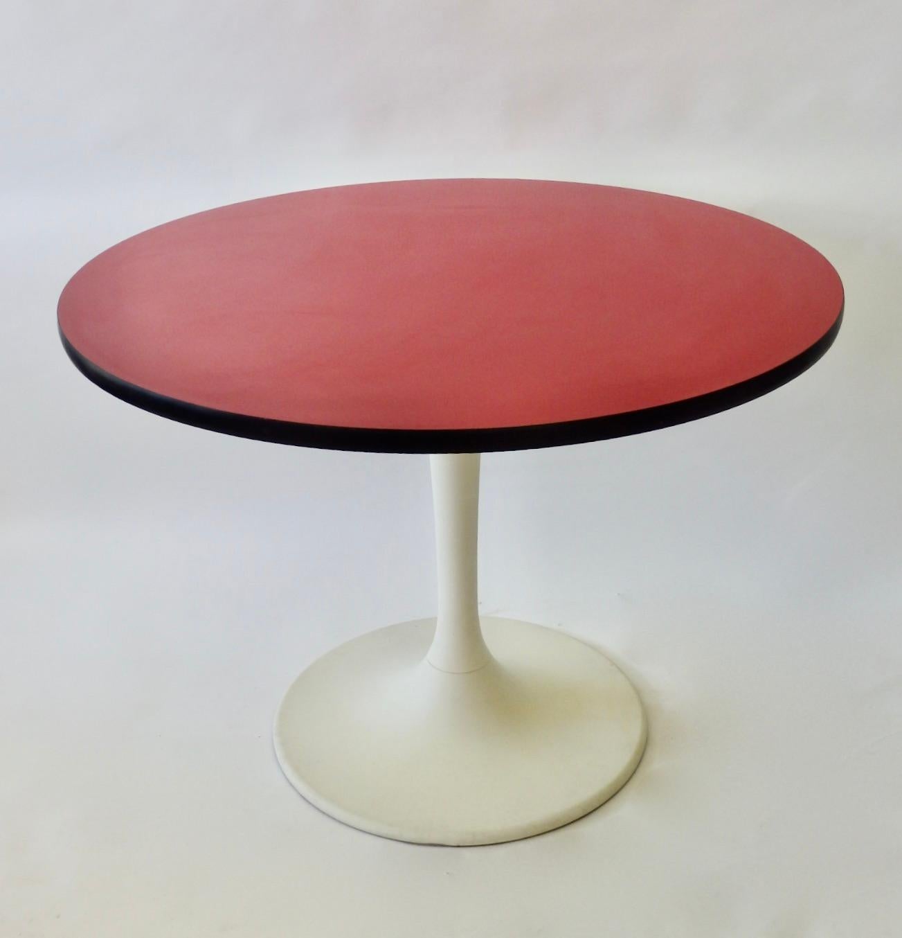 red round table