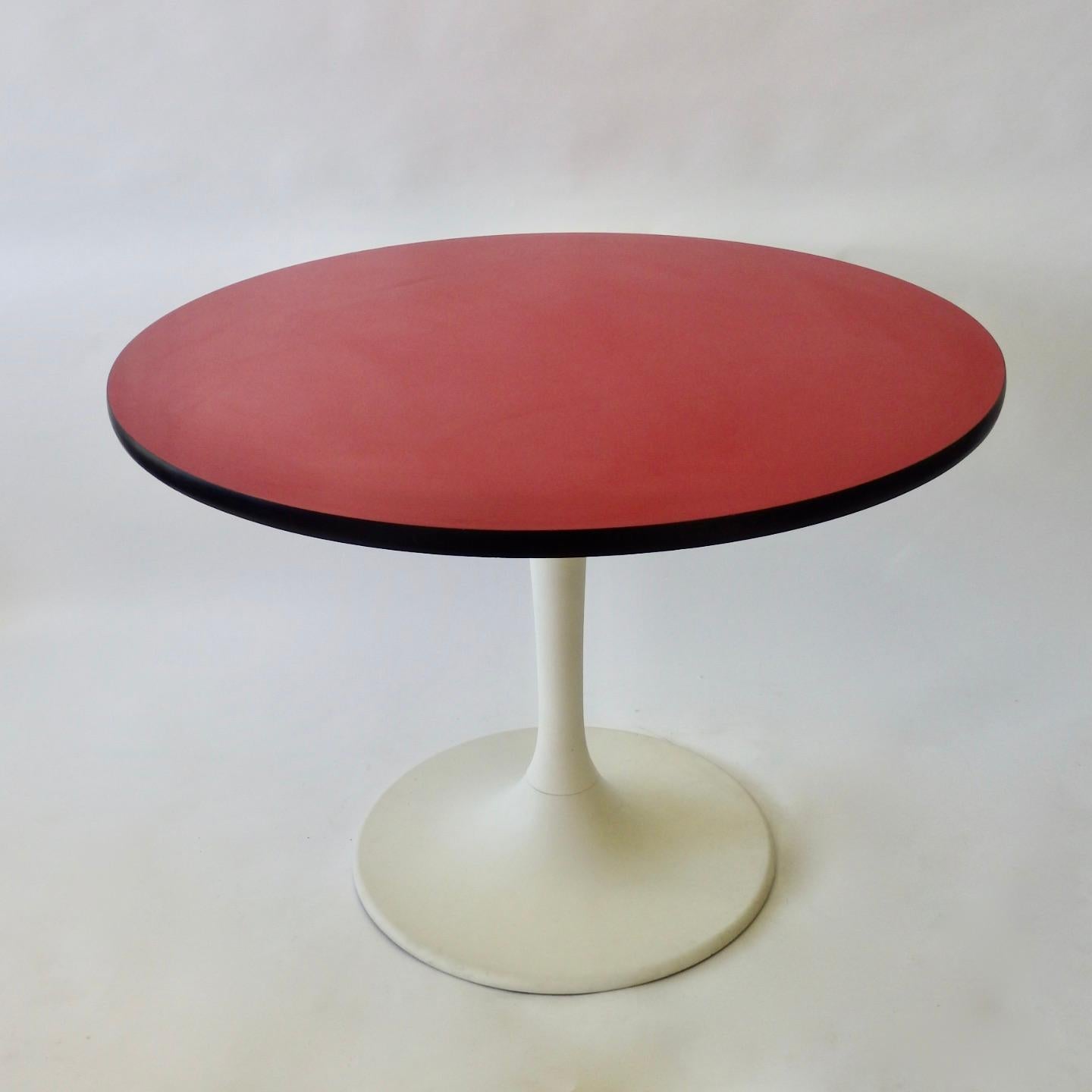 round red dining table