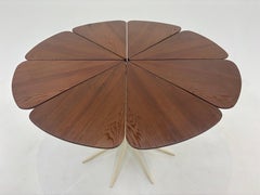 Tavolo da pranzo rotondo a petali in legno di sequoia di Richard Schultz per Knoll, 1960. Ripristinato.