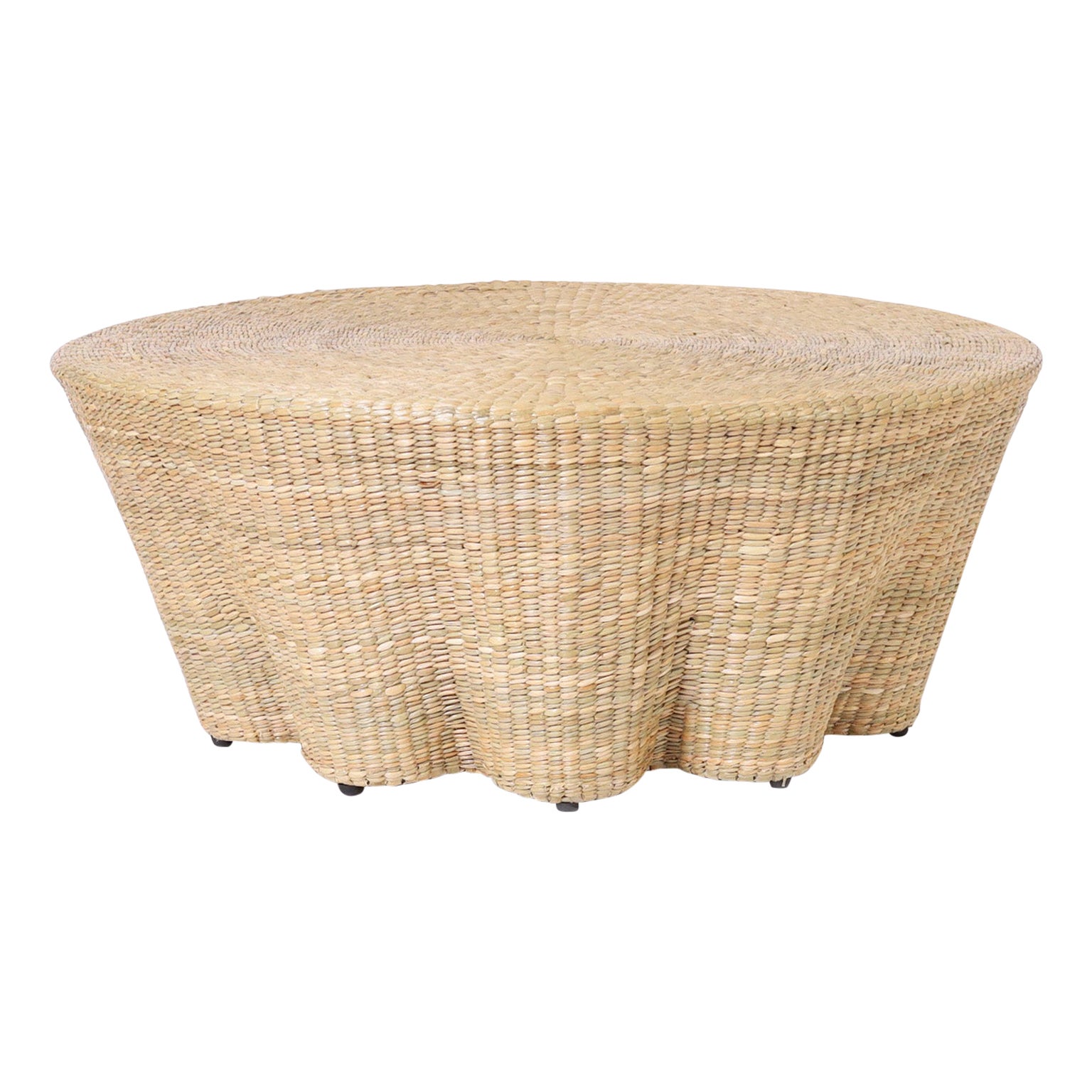 Tavolino da caffè rotondo con drappeggio fantasma avvolto in canne della collezione FS Flores in vendita