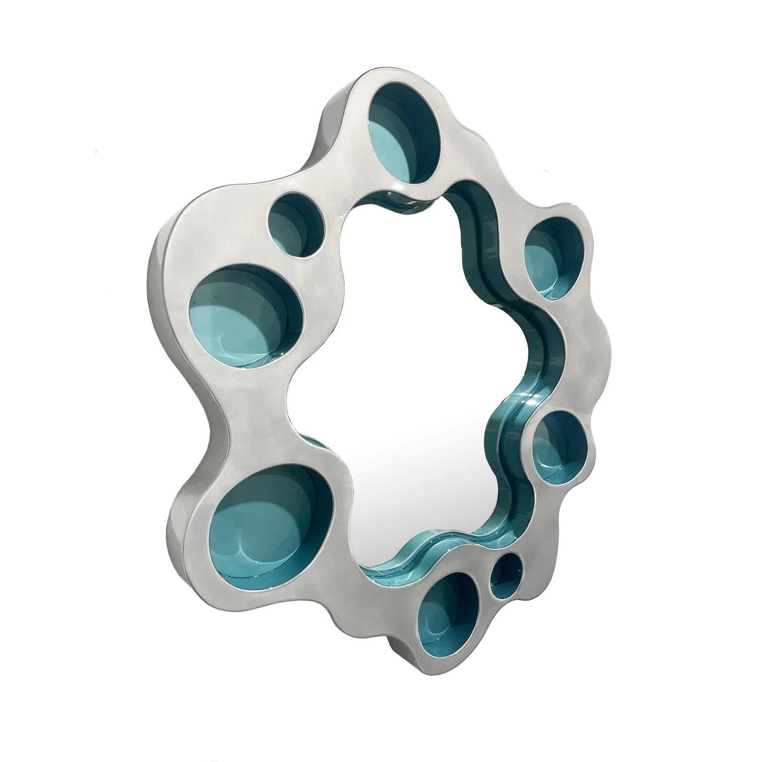 Américain Miroir ondulé rond gris bleu par Bert Furnari Aluminium peint par poudrage Biomorphique en vente