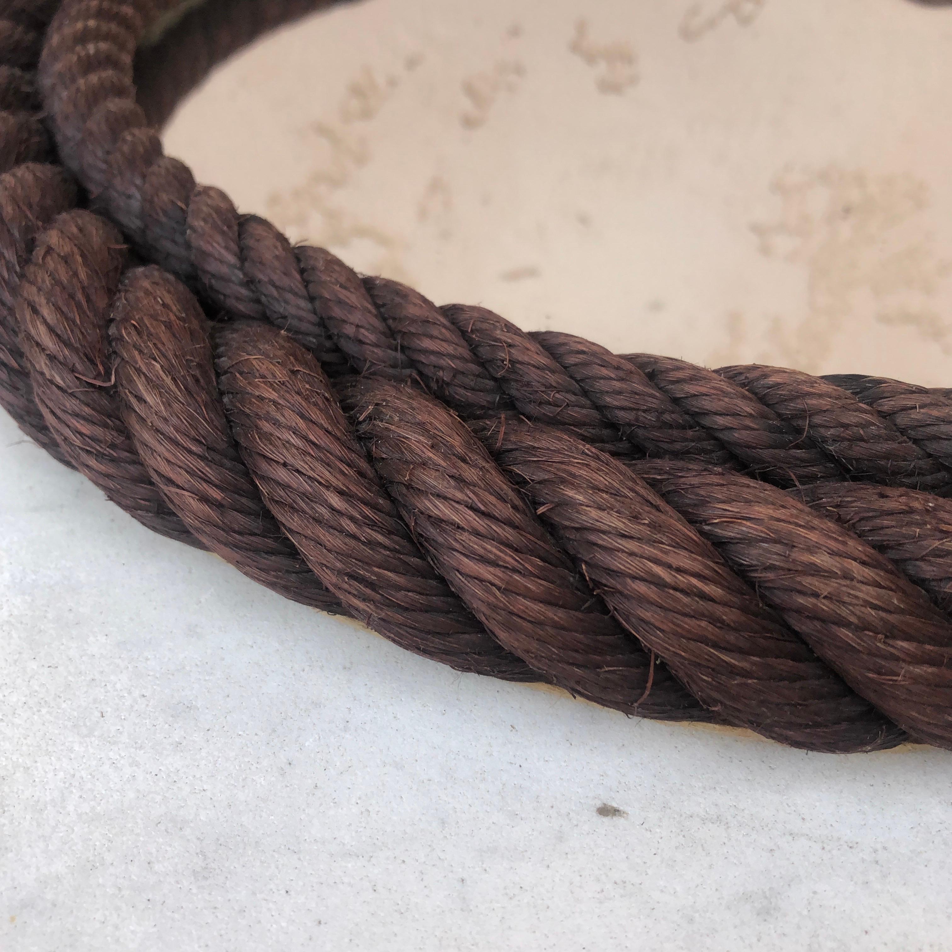 Round nautical rope mirror Audoux Minet, circa 1960.
Rare dark brown color.
Size: 15 inches diameter.