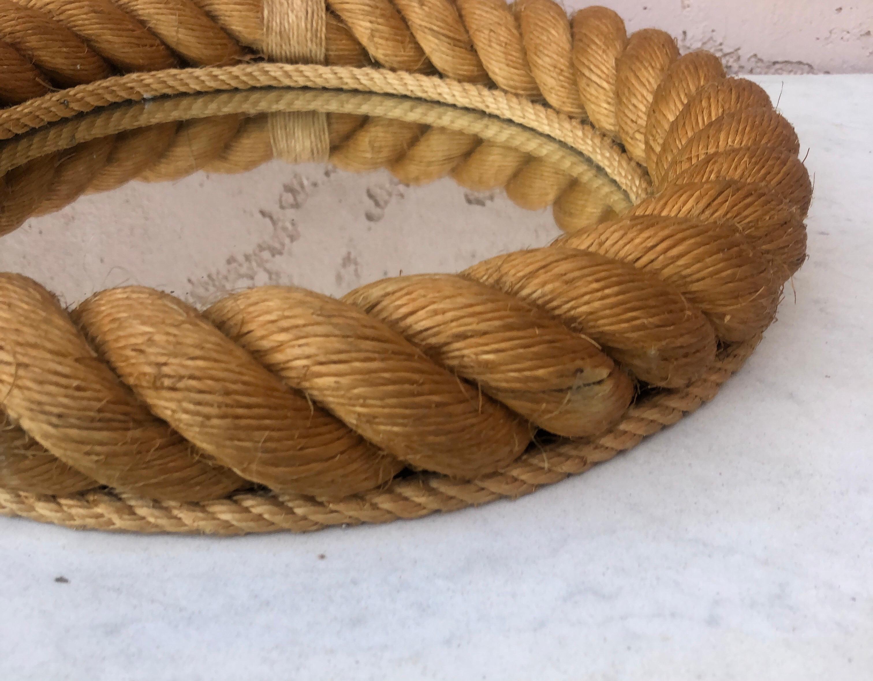 French round nautical rope mirror Audoux minet, circa 1960.
Measures: Diameter / 14,5 inches.
Depth / 2.7 inches.