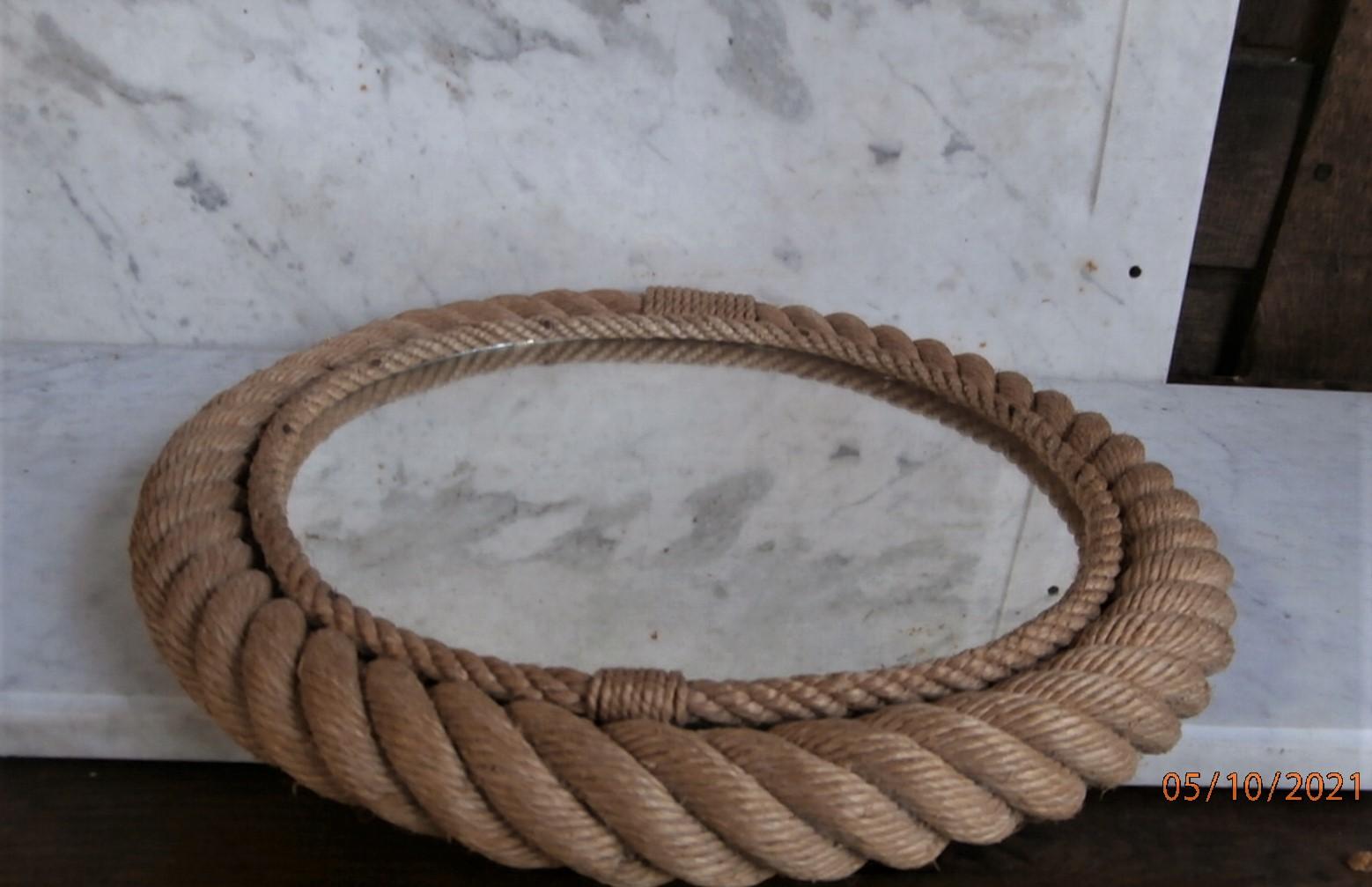 Round nautical rope mirror Audoux Minet, circa 1960.
Size: 15 inches diameter.