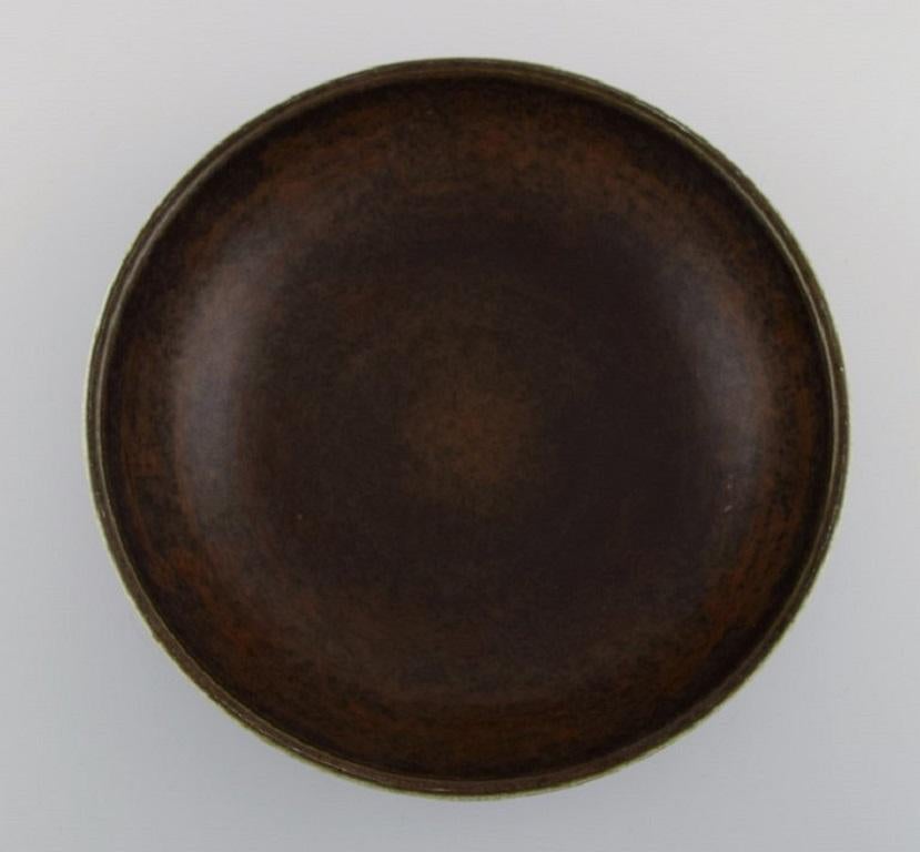 Runde runde Rrstrand-Schale aus glasierter Keramik, Mitte des 20. Jahrhunderts (Schwedisch) im Angebot