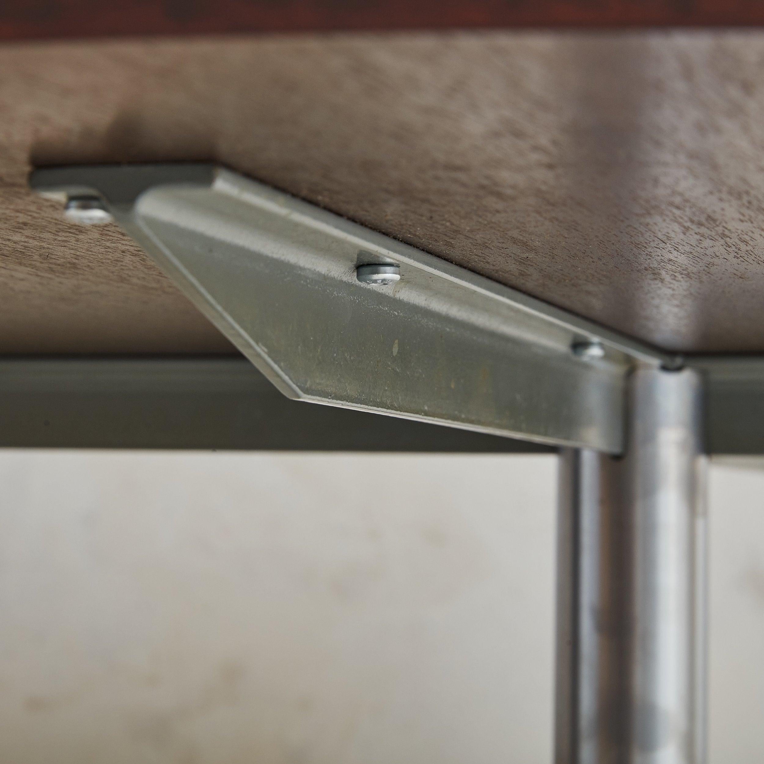 Tavolino rotondo in palissandro + base in alluminio di Arne Jacobsen per Fritz Hansen in vendita 3