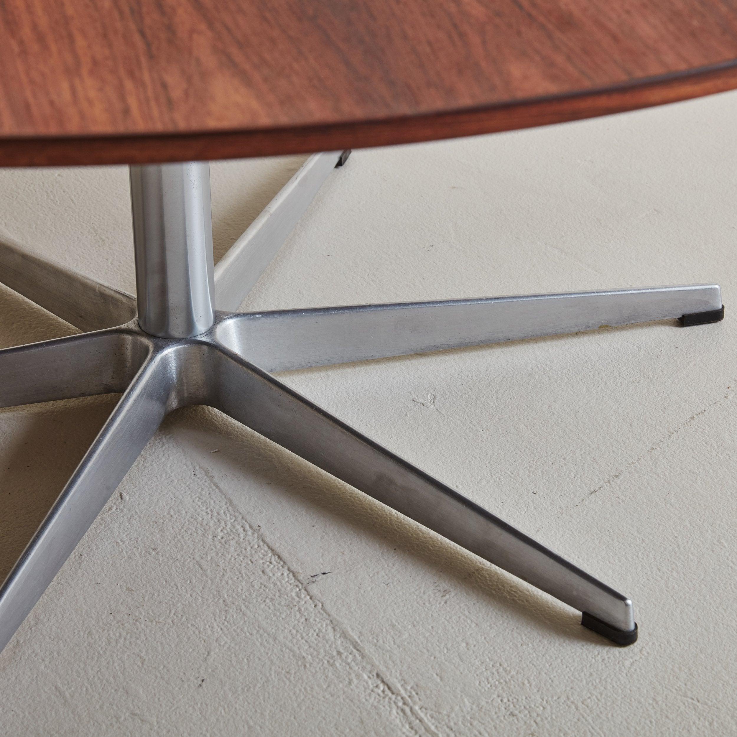 Tavolino rotondo in palissandro + base in alluminio di Arne Jacobsen per Fritz Hansen in vendita 1