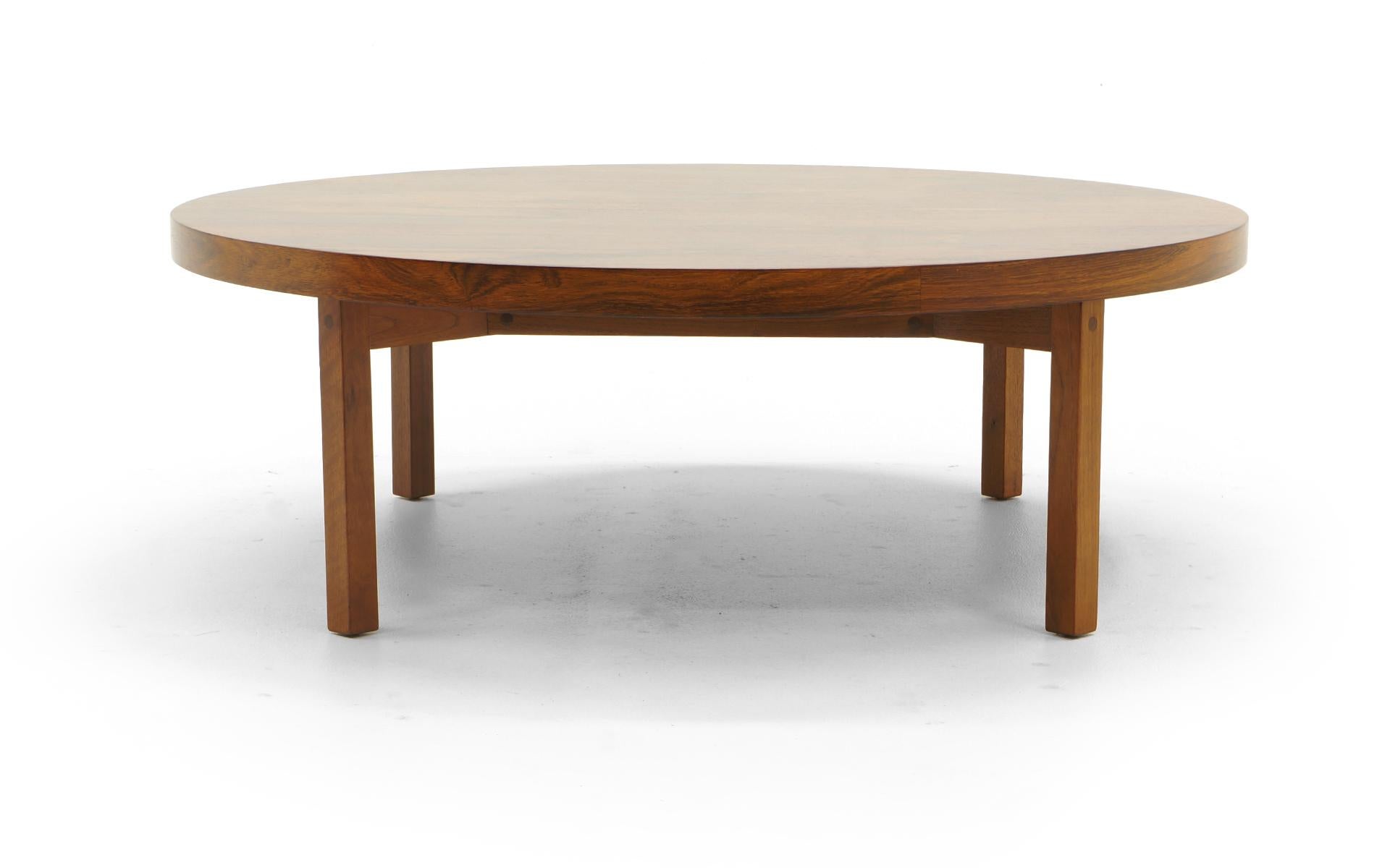 Mid-Century Modern Round Rosewood Coffee Table by Milo Baughman, Excellent Condition