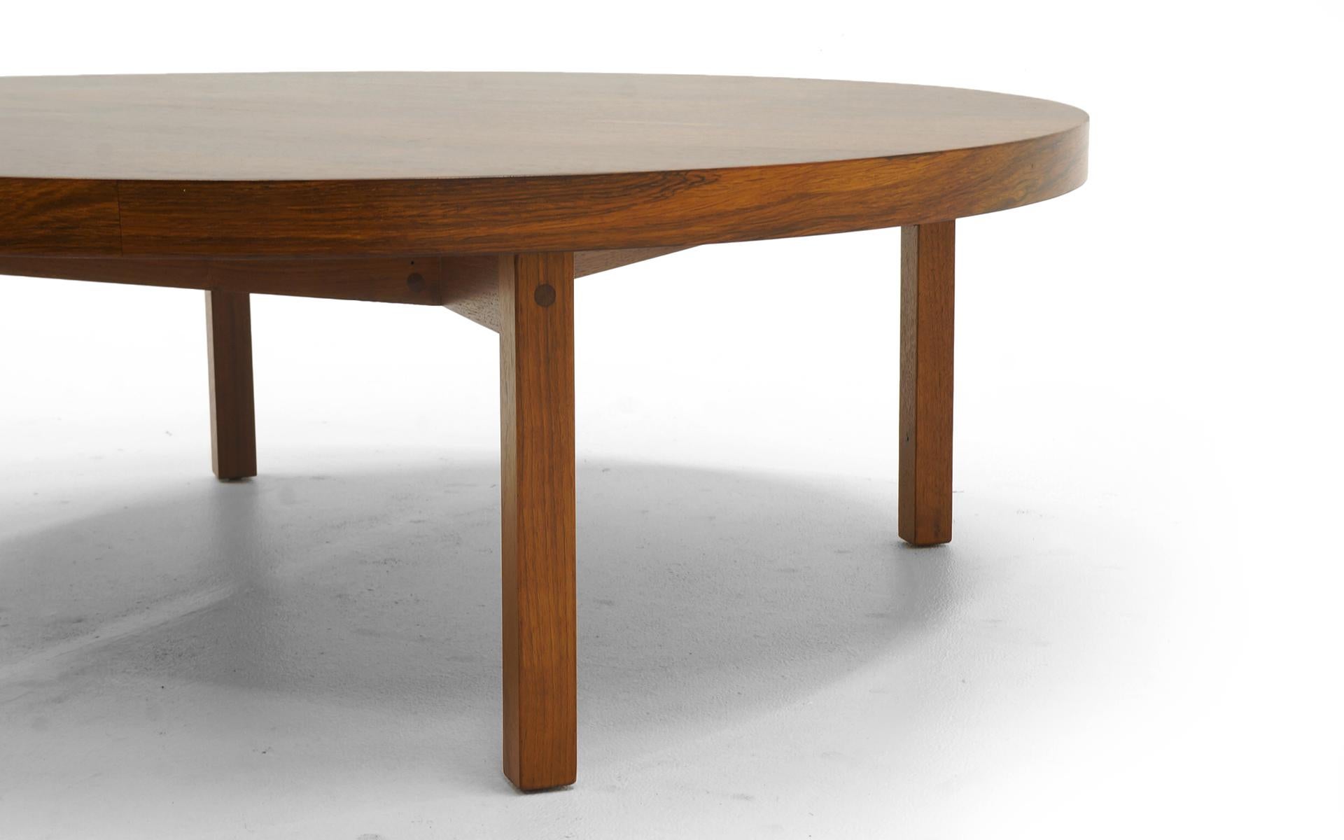 Mid-20th Century Round Rosewood Coffee Table by Milo Baughman, Excellent Condition
