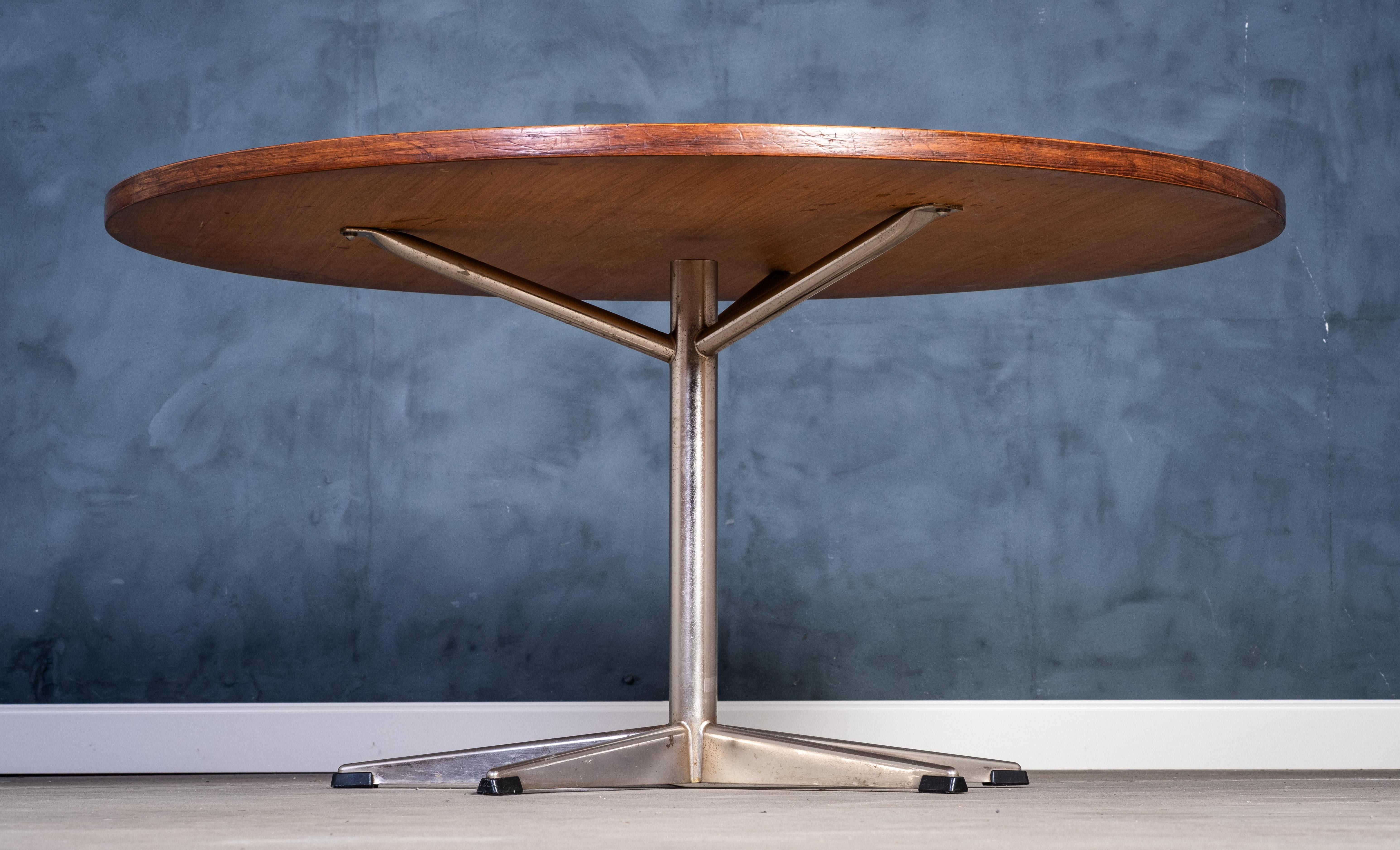 Round Rosewood Coffee Table on Steel Base, Denmark, 1960s For Sale 3