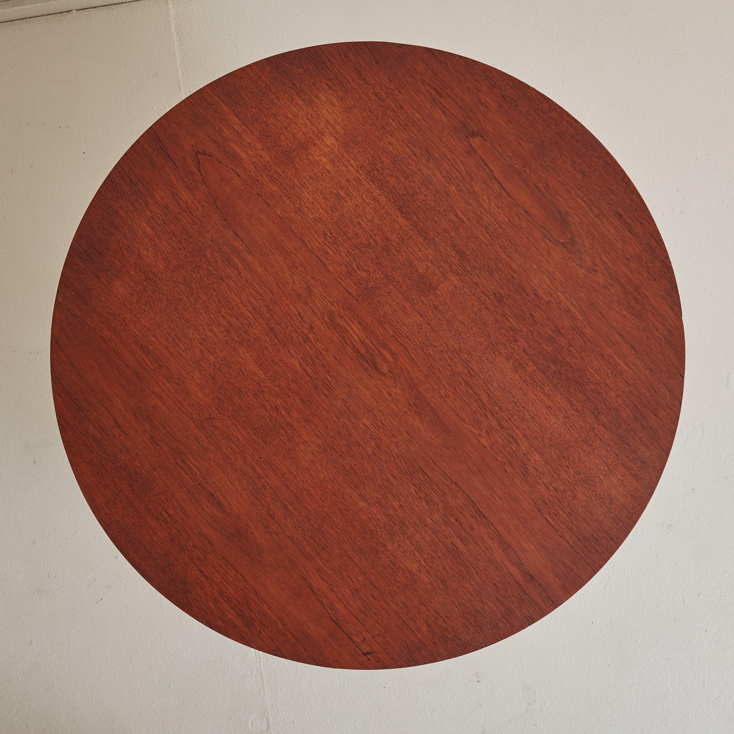 Scandinavian Modern Round Rosewood Coffee Table with Hairpin Legs, Denmark 1960s For Sale
