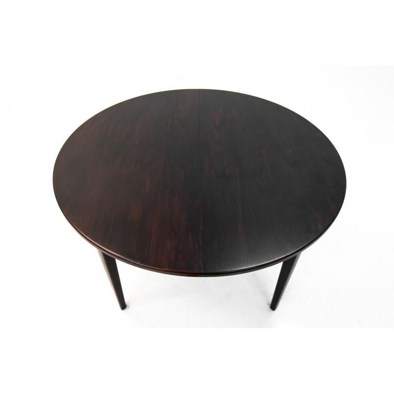 Round table mado of rosewood wood. 
Very good condition, after renovation.