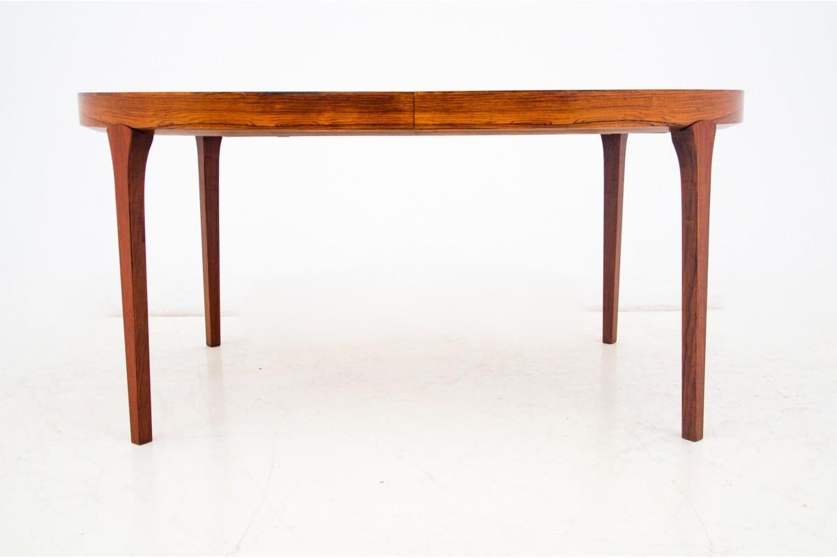 Rosewood table, Danish design, 1960s
Manufactured by Omann Jun Mobelfabrik 
Model 50
Very good condition, after renovation.
Measures: height 72 cm length 153 cm length after unfolding 251 cm depth 101 cm.