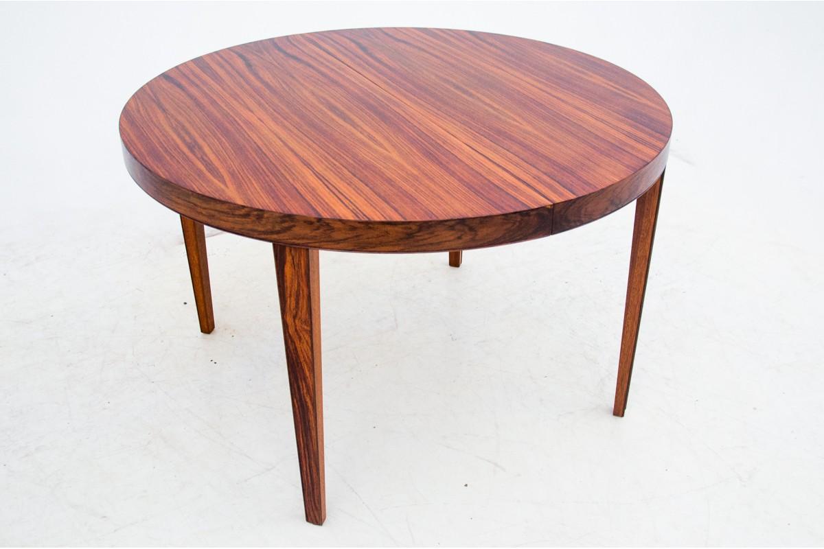 Table by Severin Hansen, Denmark, 1960s

Very good condition.

Wood: rosewood

Dimensions: height 72 cm, diameter 116 cm, length 166 cm.