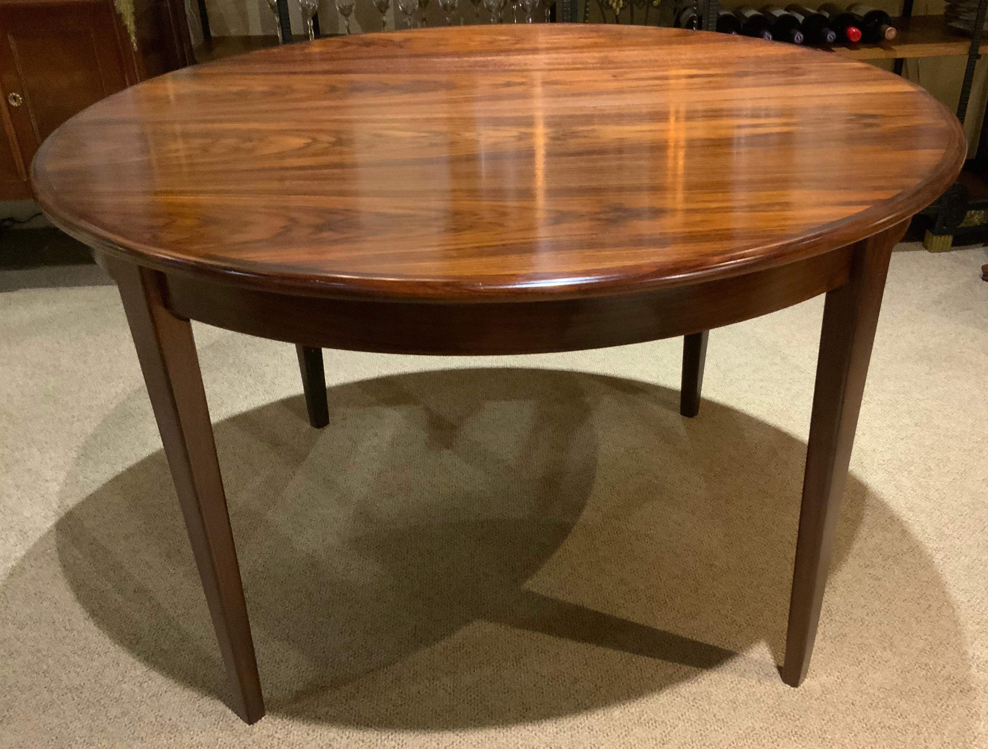 Round  rosewood dining table by sigh and sons, mid 20 th c.  For Sale 3