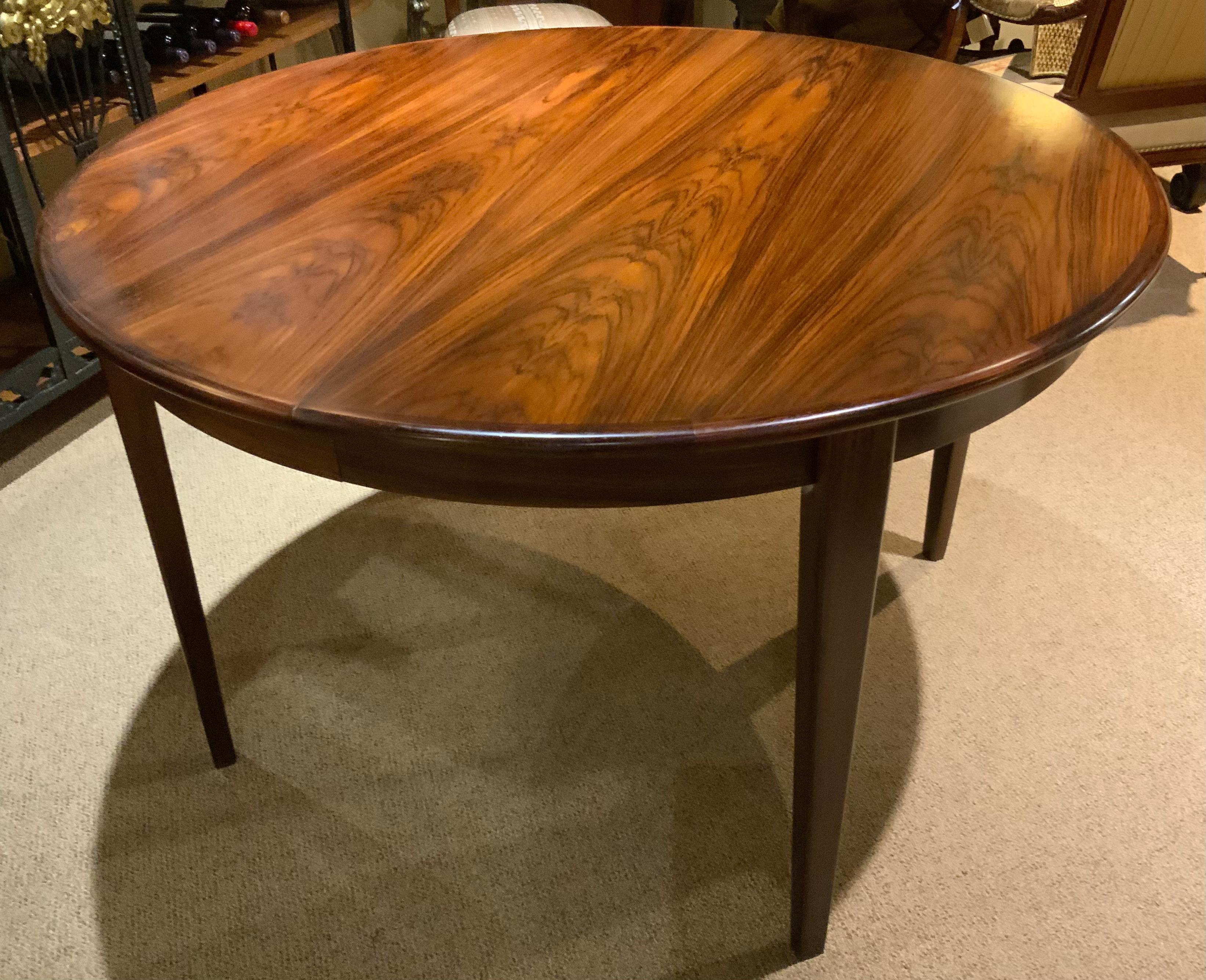 Round  rosewood dining table by sigh and sons, mid 20 th c.  In Excellent Condition For Sale In Houston, TX