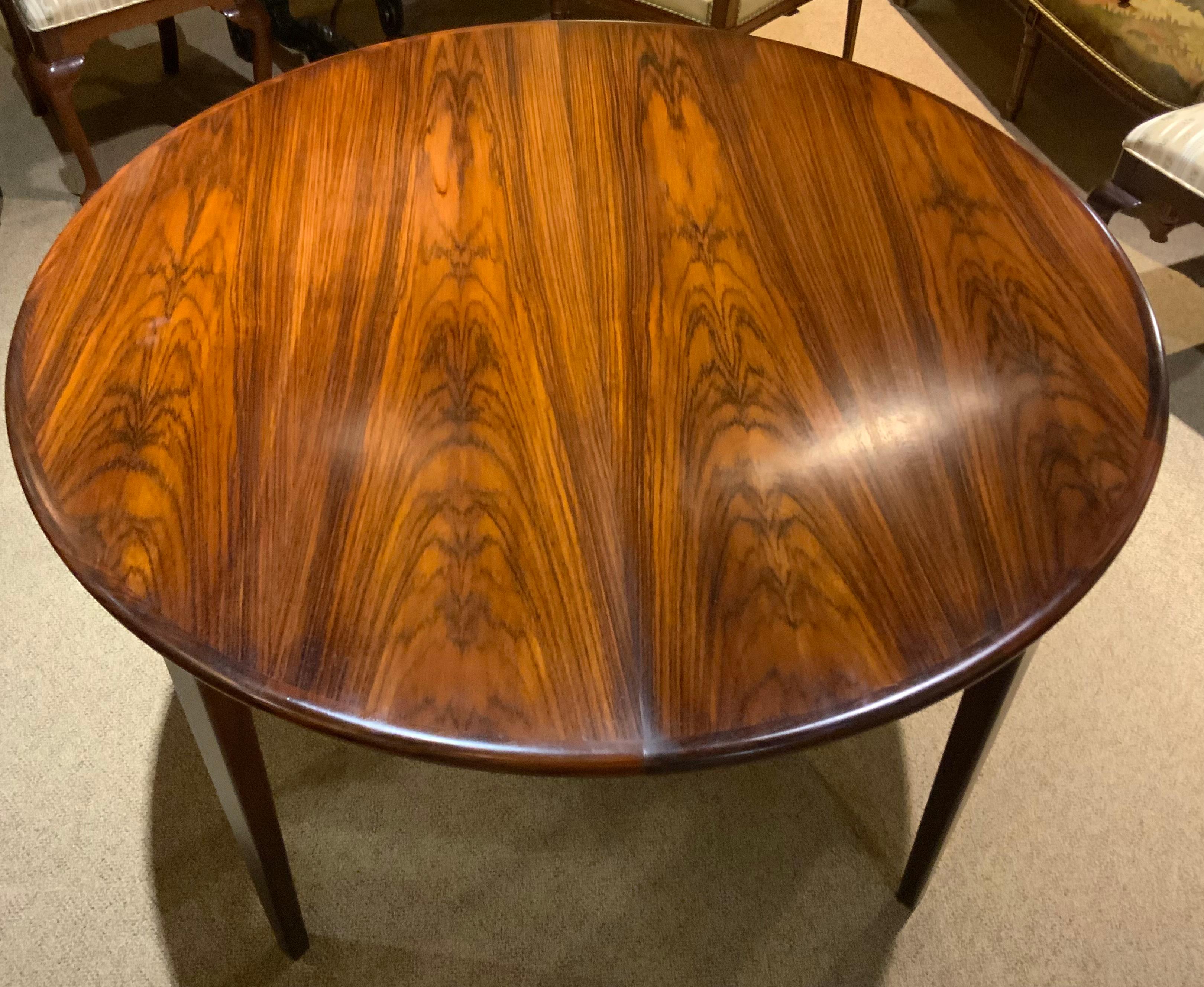 Round  rosewood dining table by sigh and sons, mid 20 th c.  For Sale 2