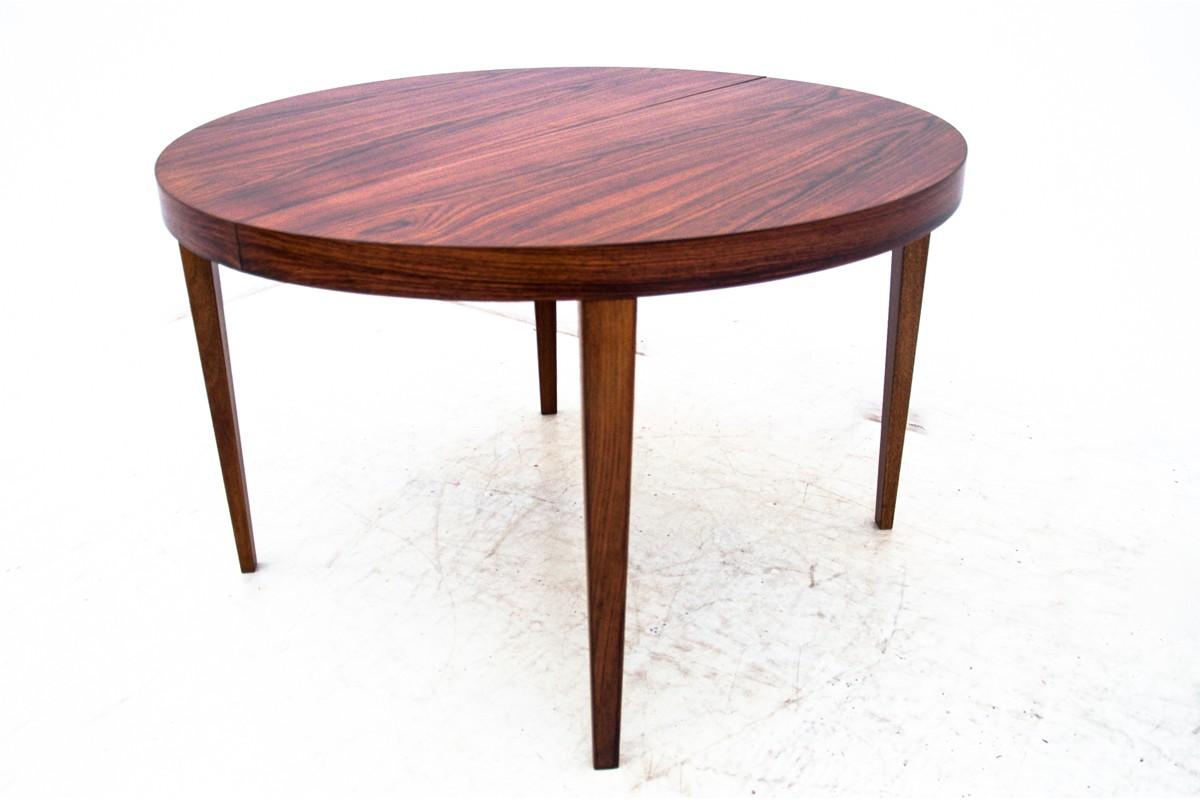 Round rosewood dining table, Danish design, 1960s In Good Condition For Sale In Chorzów, PL
