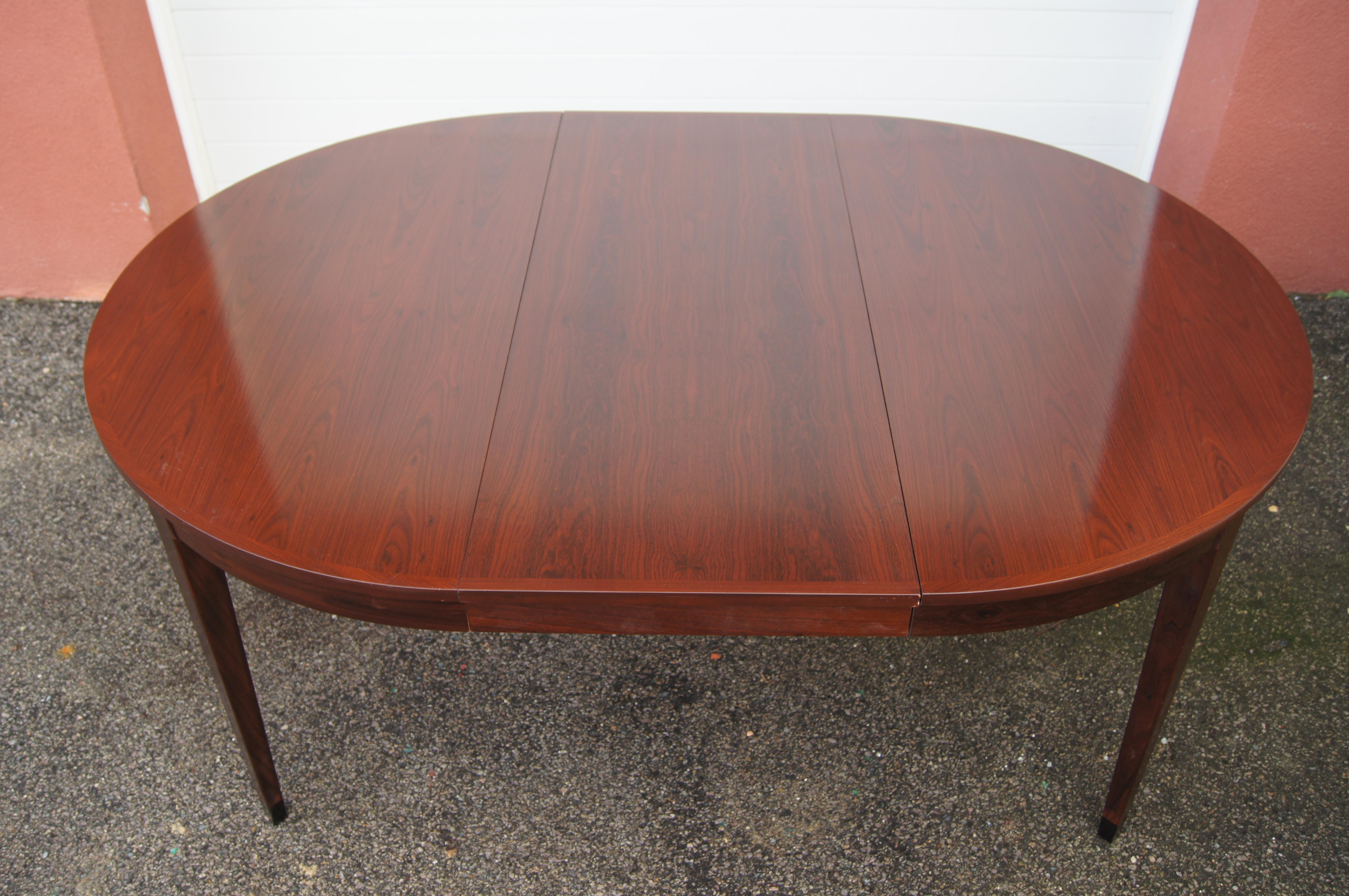 Mid-20th Century Round Rosewood Dining Table with Extension by Arne Vodder For Sale