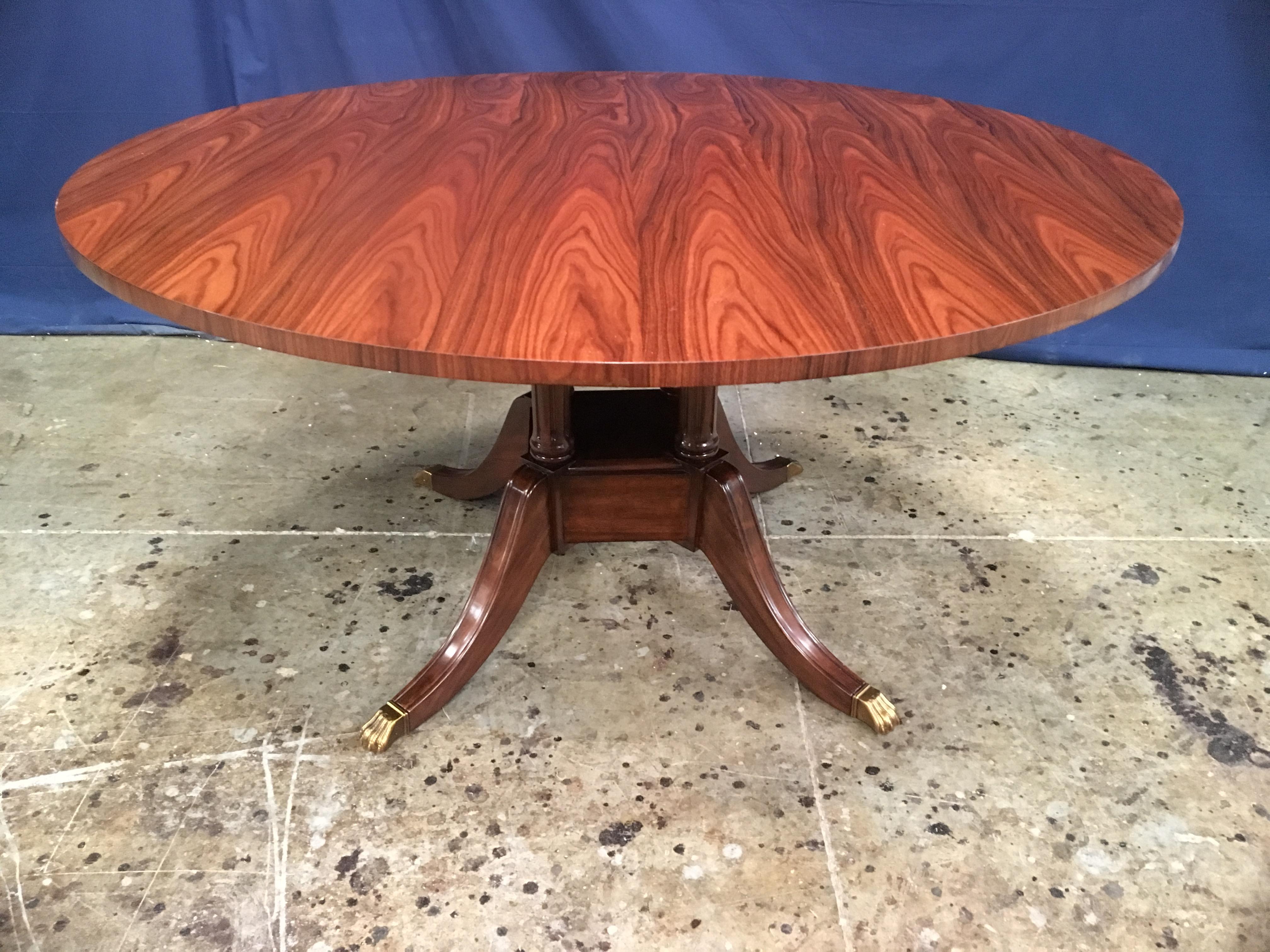 Georgien Table de salle à manger ronde à piédestal en bois de rose de style géorgien par Leighton Hall en vente