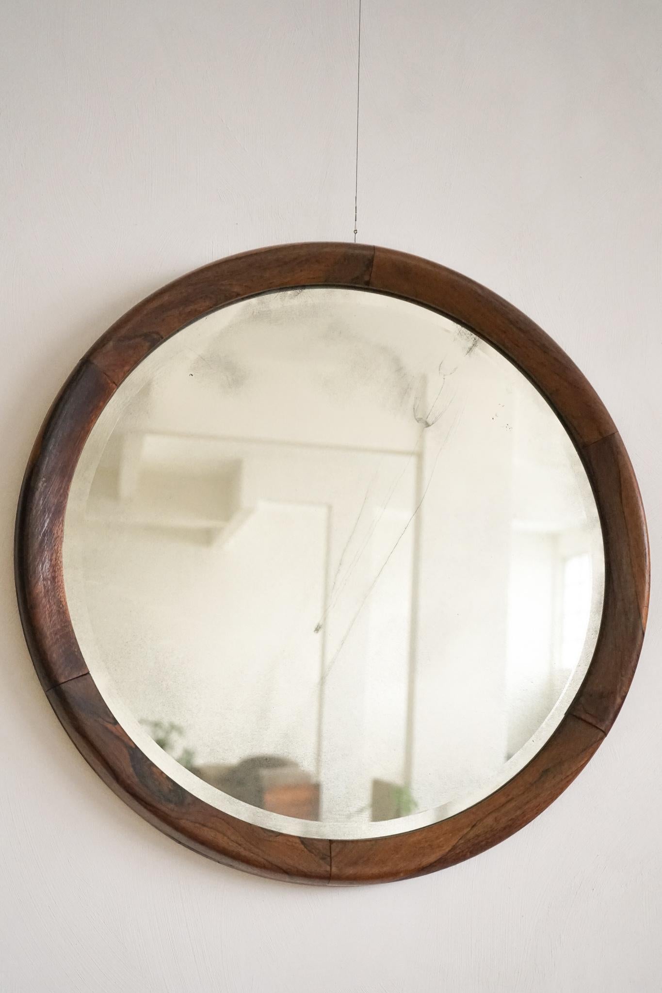Mid-Century moderno Specchio rotondo in palissandro, design brasiliano del Medioevo, anni '60 in vendita