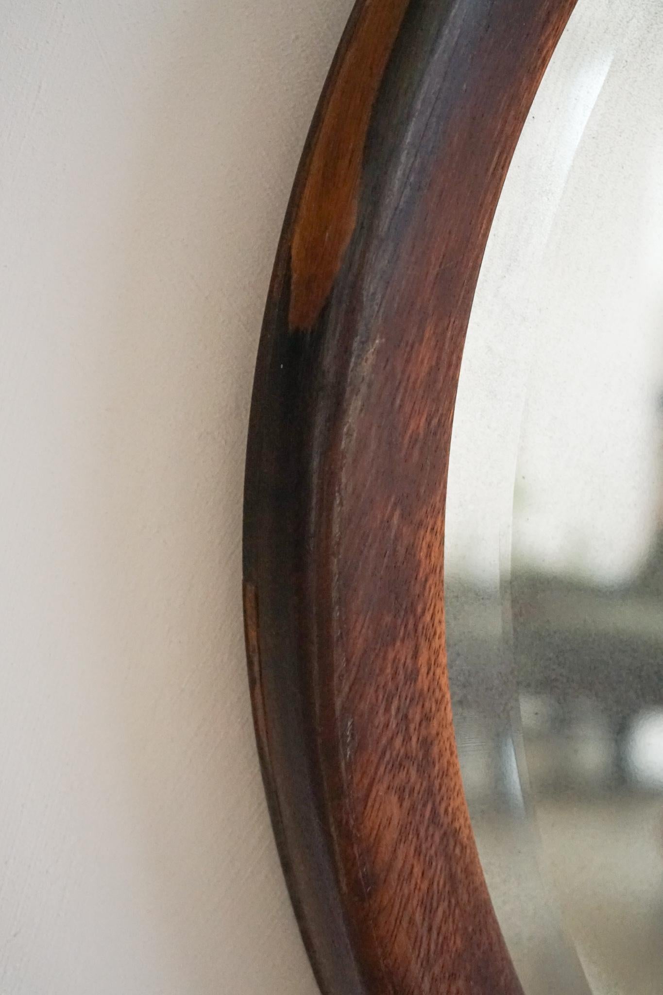 XX secolo Specchio rotondo in palissandro, design brasiliano del Medioevo, anni '60 in vendita