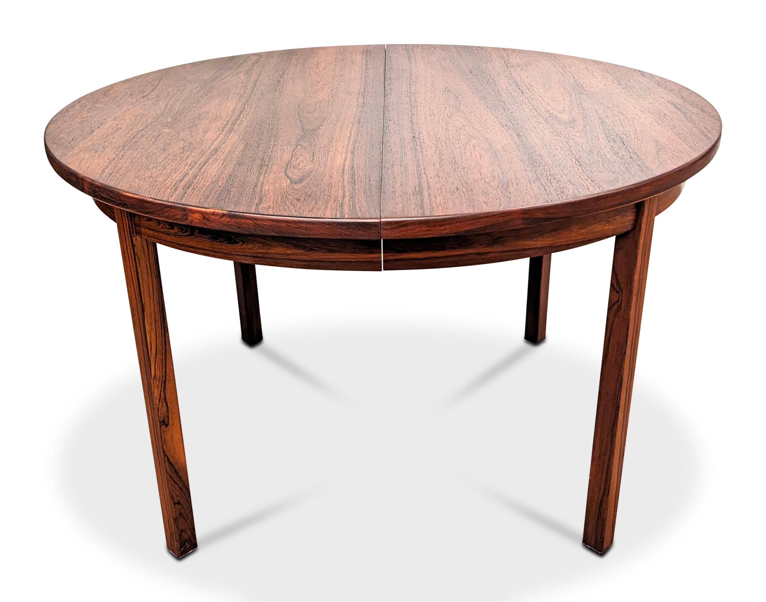 Mid-Century Modern Round Rosewood Table w 2 Butterfly Leaves - 022435 Vintage Danish Modern