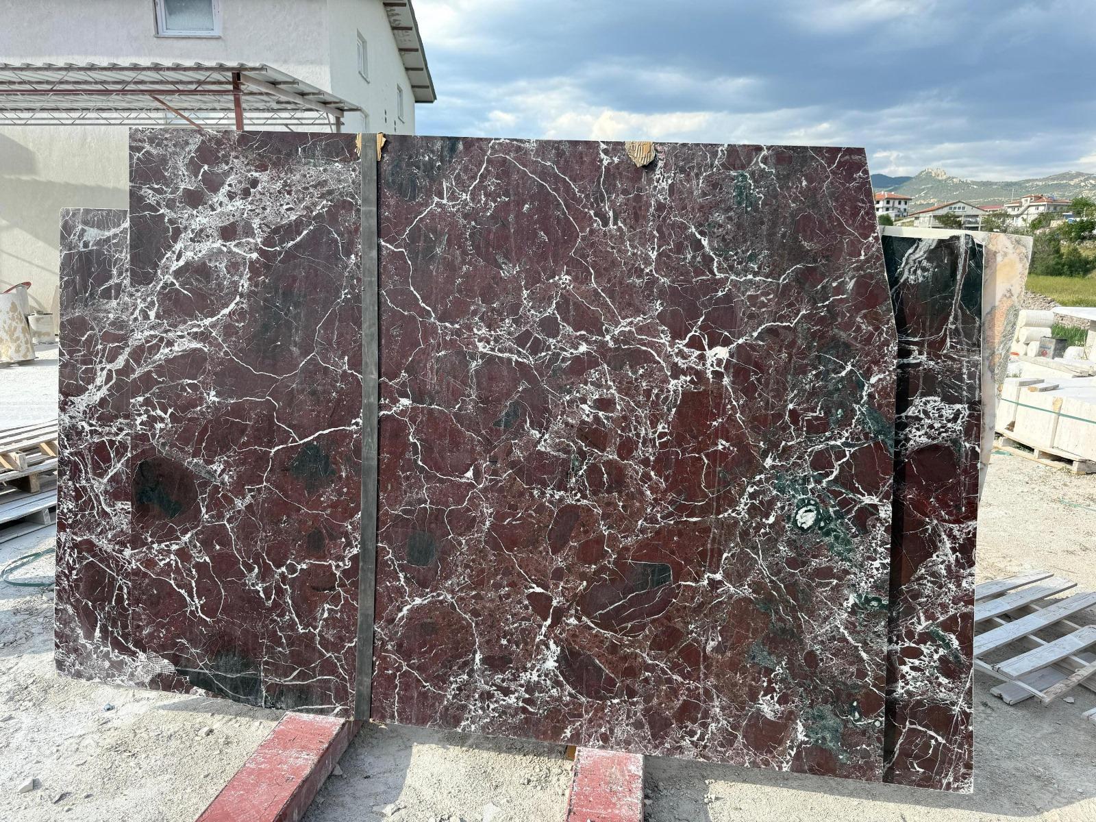 Intagliato Tavolo da pranzo rotondo in marmo Rosso Levanto - Tavolo rotondo in marmo rosso in vendita