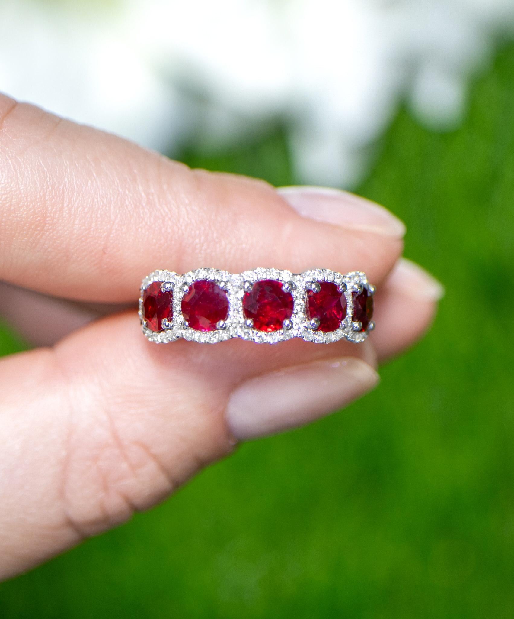 Contemporary Round Ruby Ring With Diamonds 2.46 Carats 18K Gold For Sale