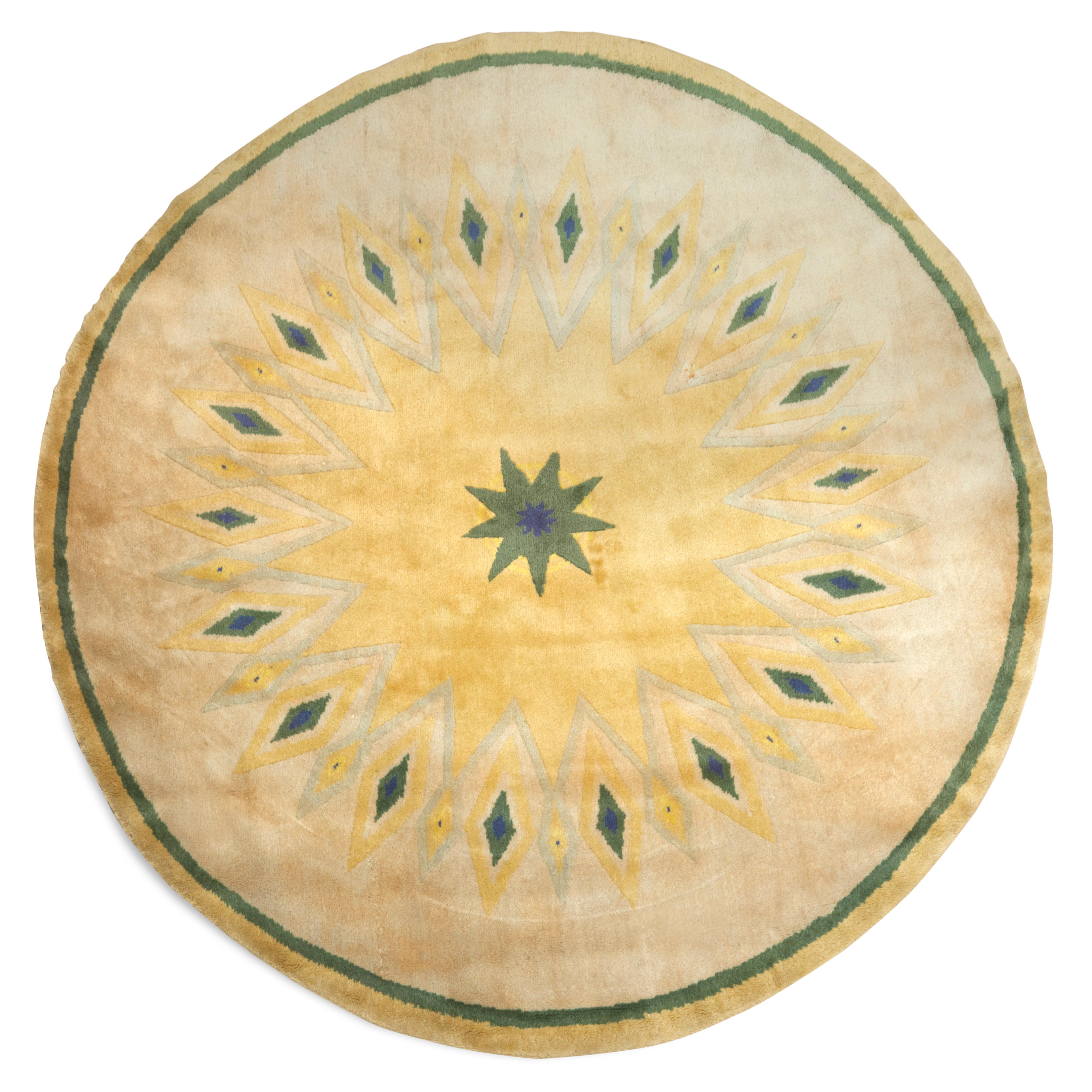 Circular woollen carpet with geometrical decoration.