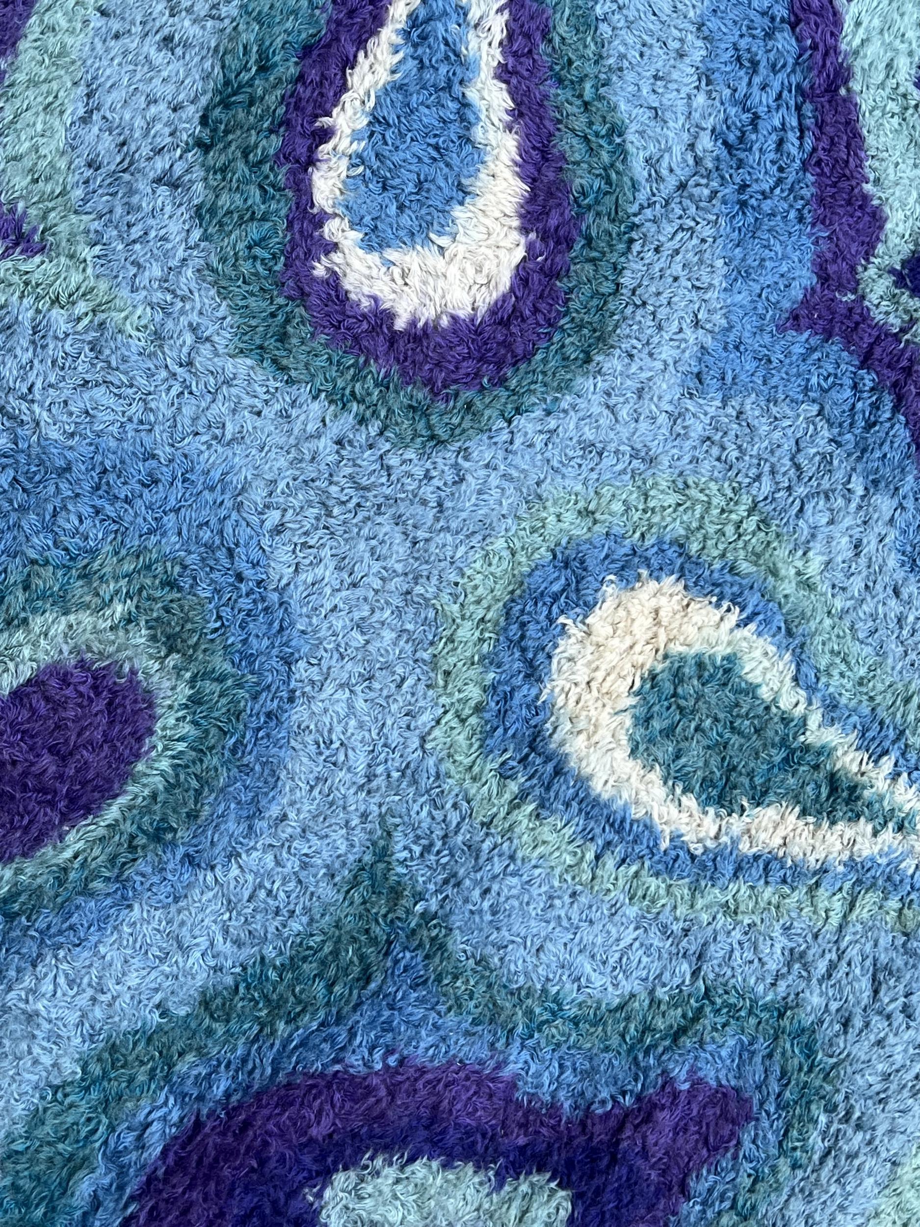 Mid-Century Modern Round rug with 