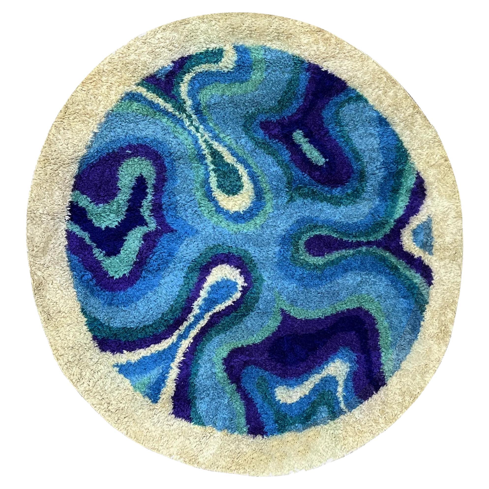 Round rug with "psychedelic" design, France, circa 1970 For Sale