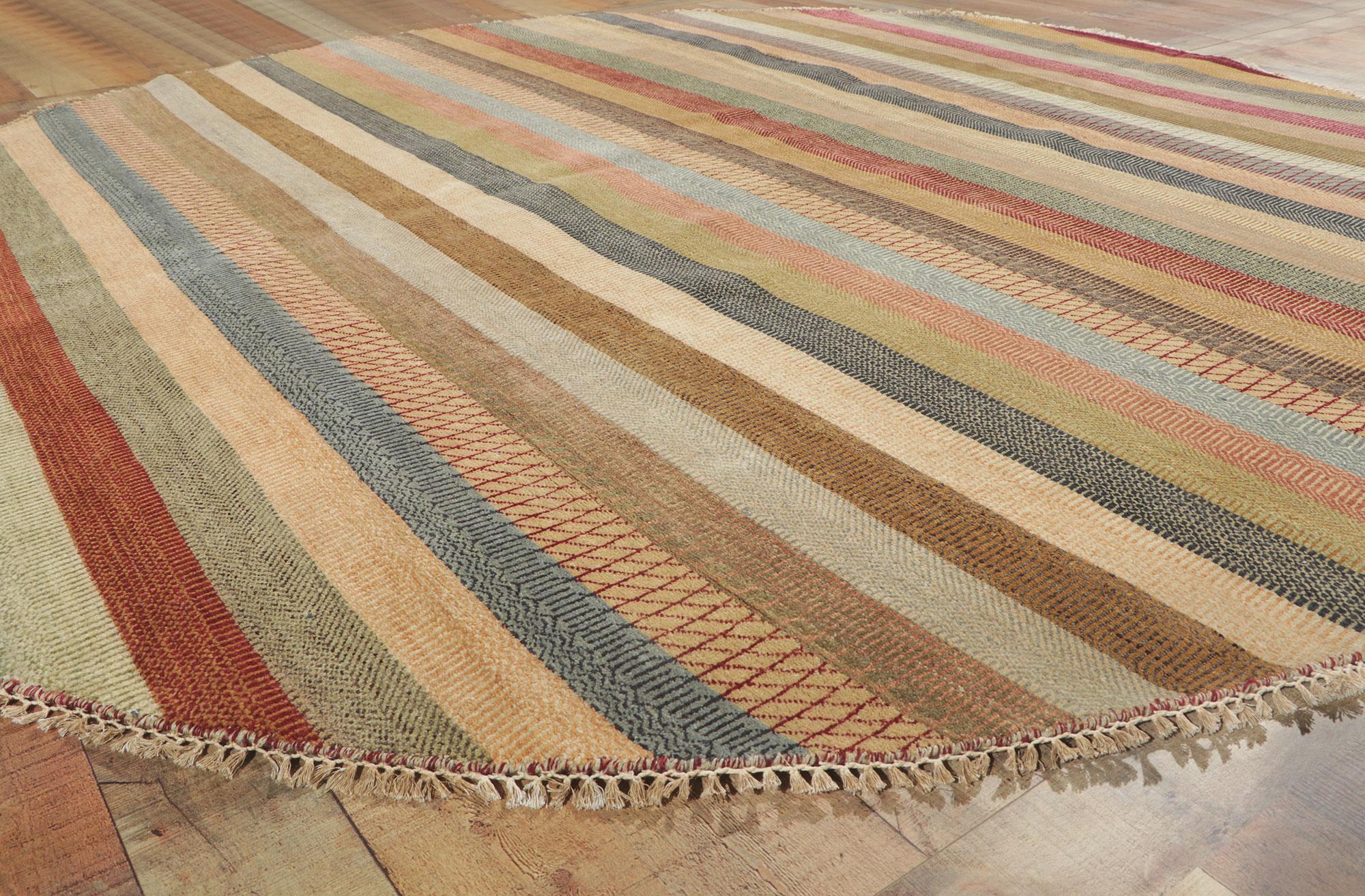 Zeitgenössischer runder gestreifter Teppich im modernen Stil (21. Jahrhundert und zeitgenössisch) im Angebot