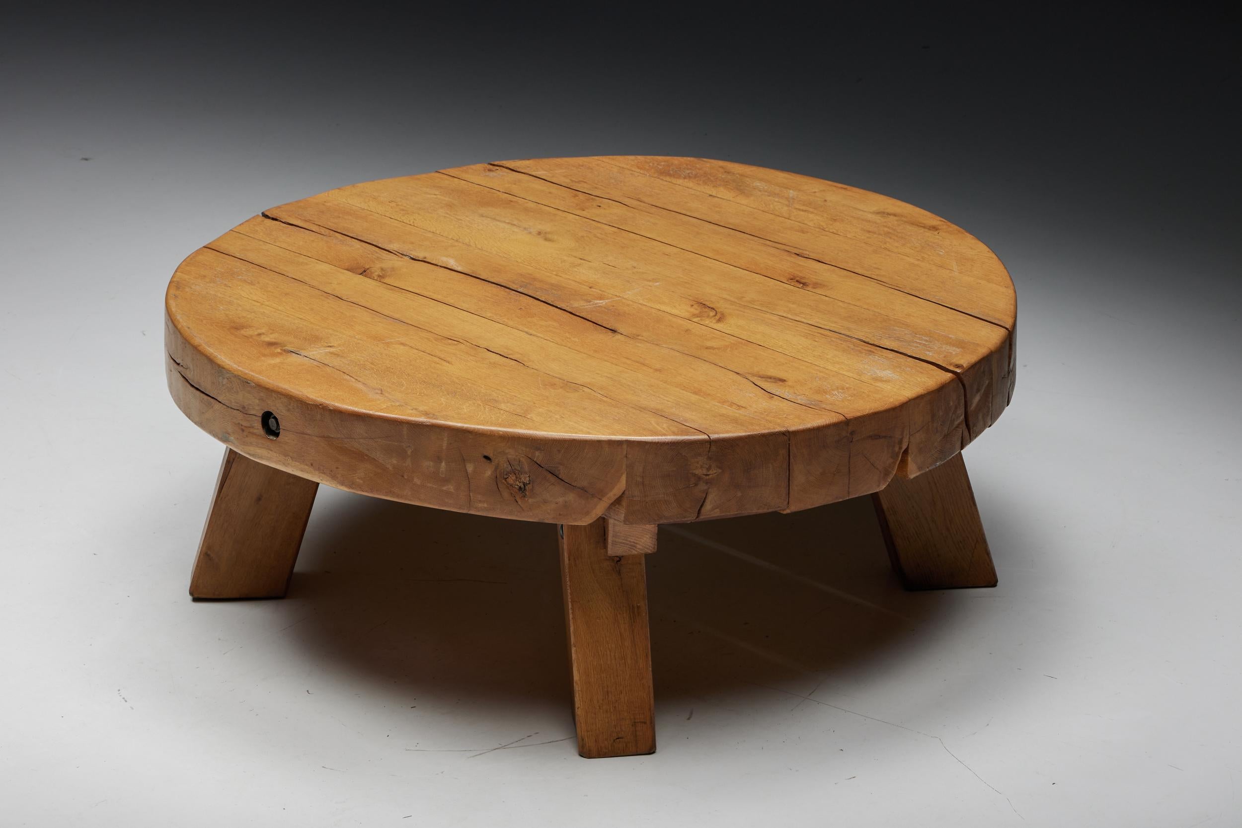 Round Rural Coffee Table in Wood, France, 1950s In Excellent Condition For Sale In Antwerp, BE