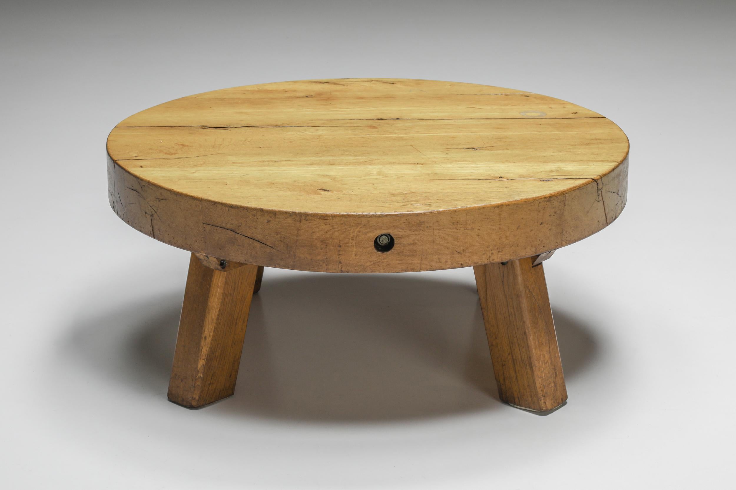 Rustique Table basse ronde rustique en bois, France, années 1950 en vente