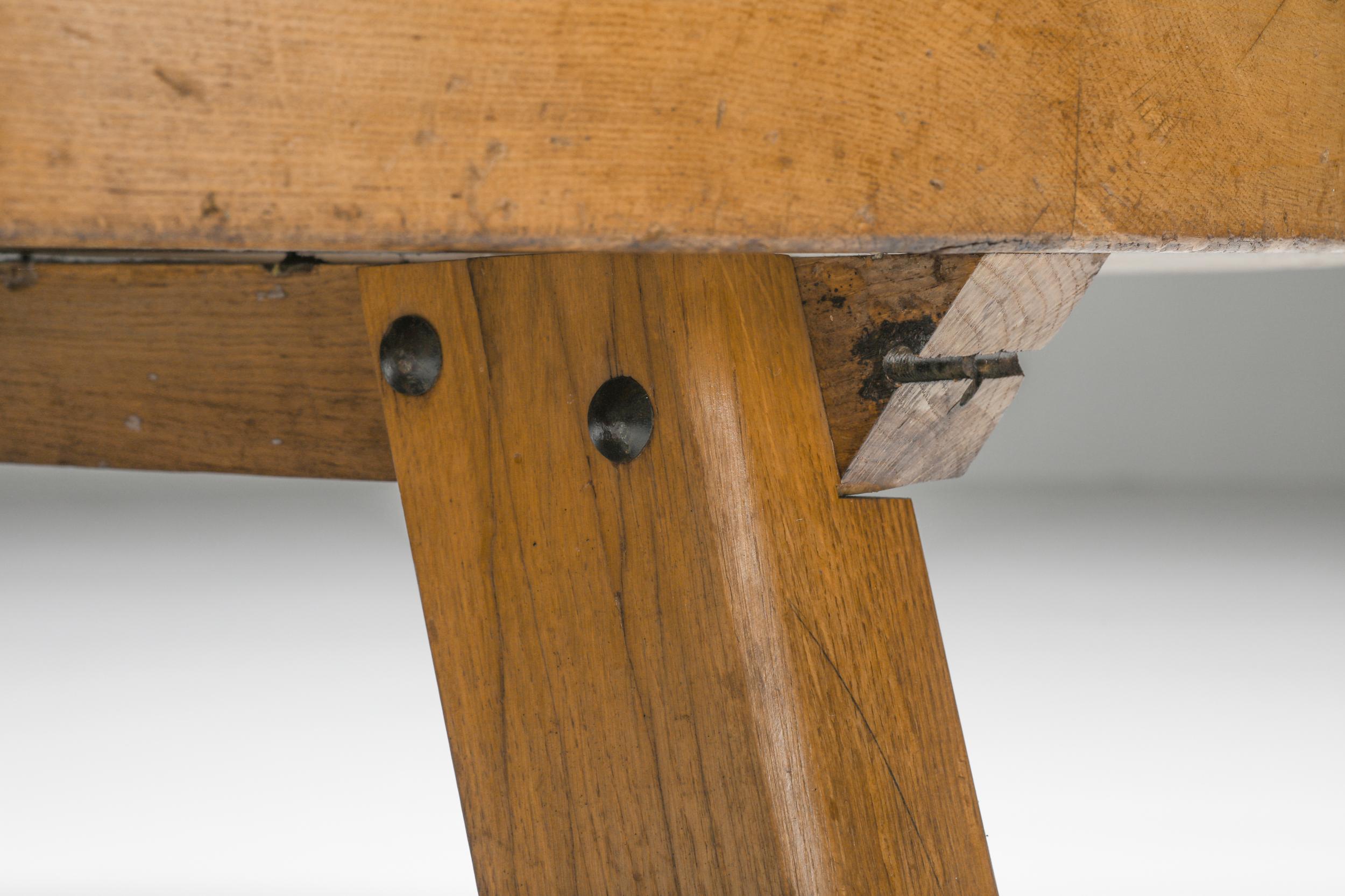 Table basse ronde rustique en bois, France, années 1950 en vente 2