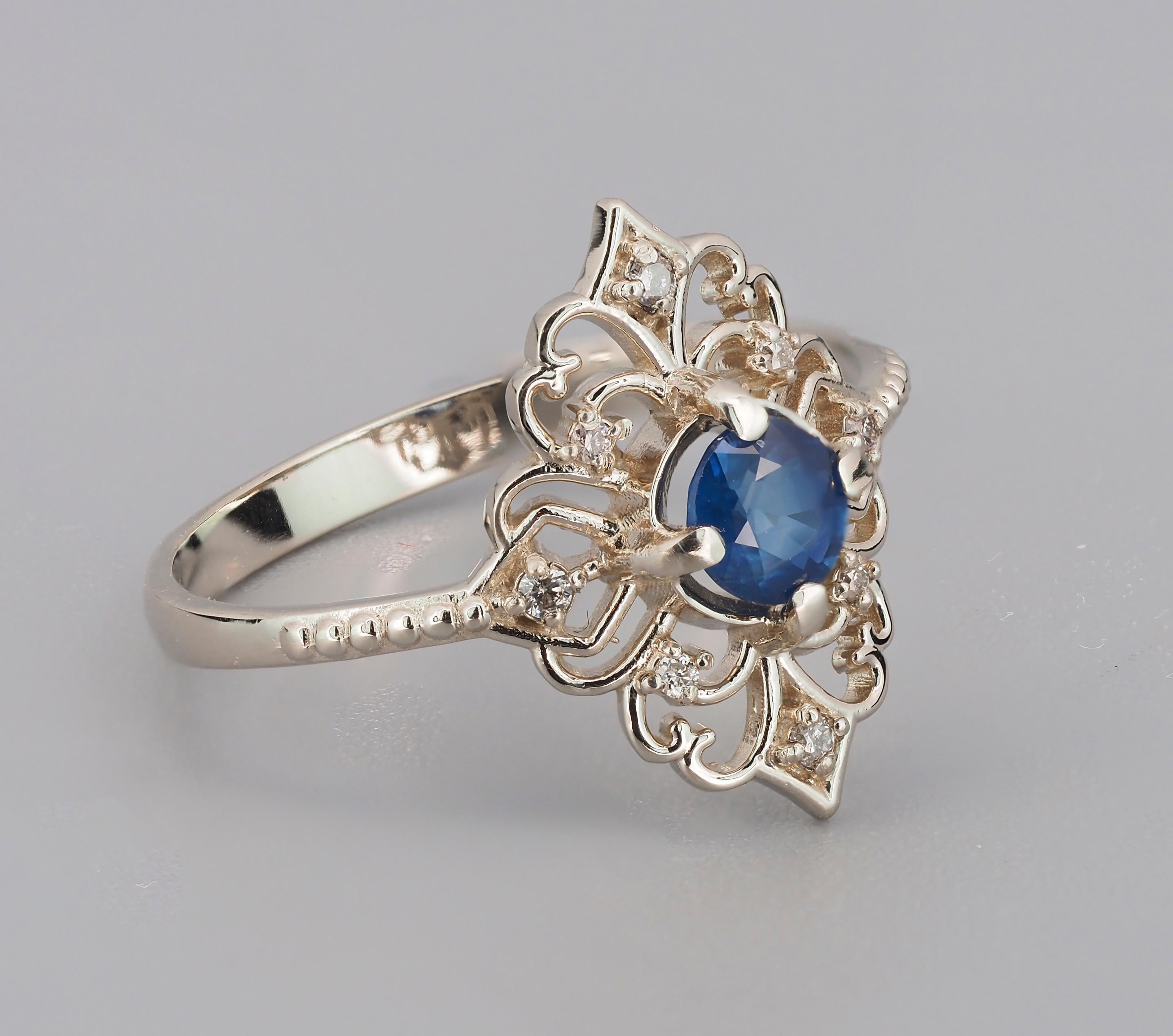 Modern Round sapphire 14k gold ring.  For Sale