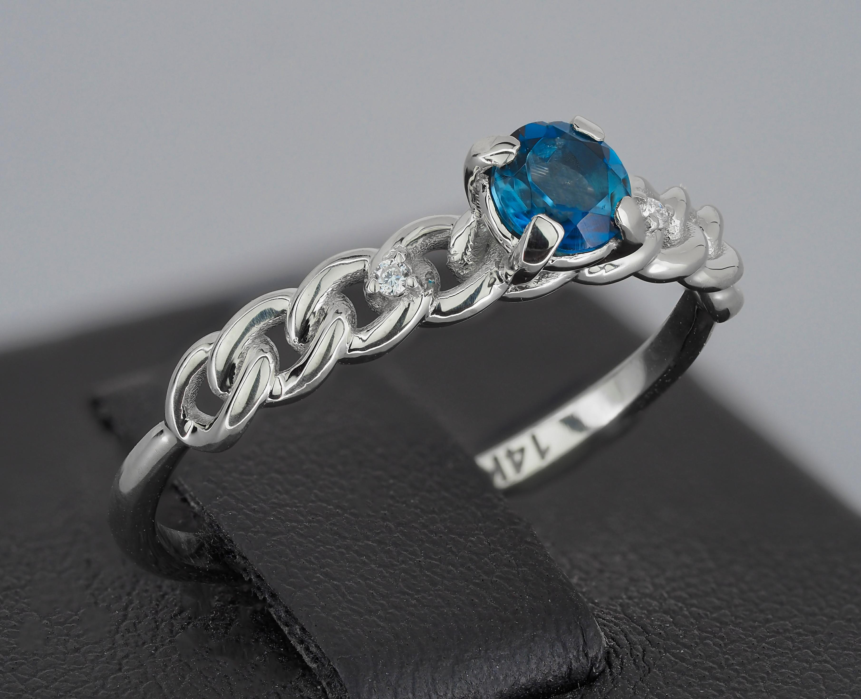 Women's Round sapphire 14k gold ring.  For Sale