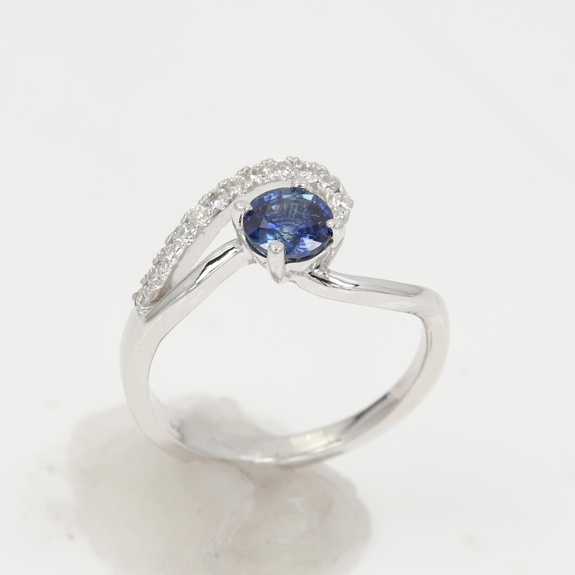 Round Cut Round Sapphire Artistic Gold Ring 14 Karat White Gold Blue Sapphire Ring